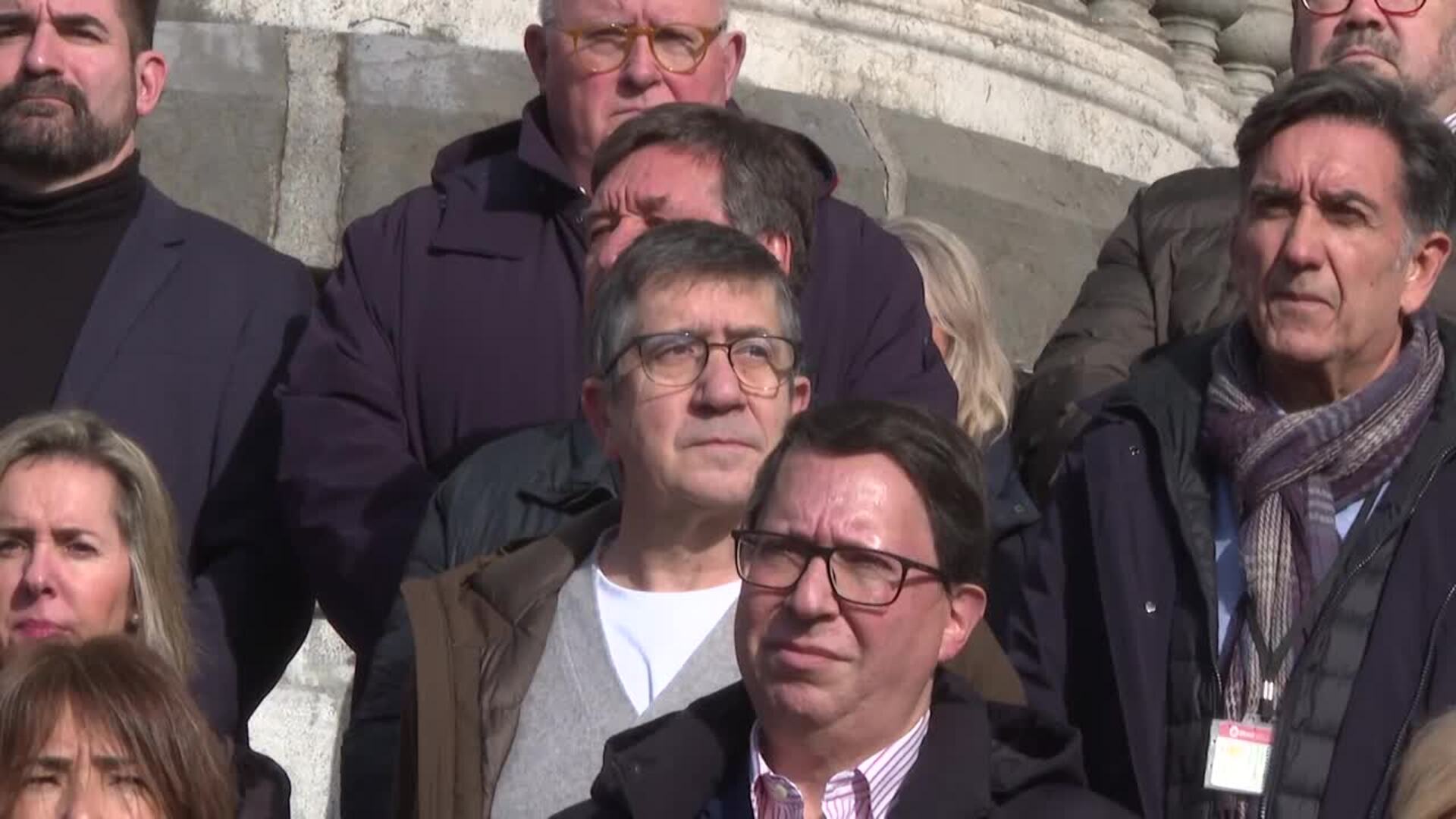 Bilbao se solidariza en silencio con las víctimas de "la tragedia" de Adamuz