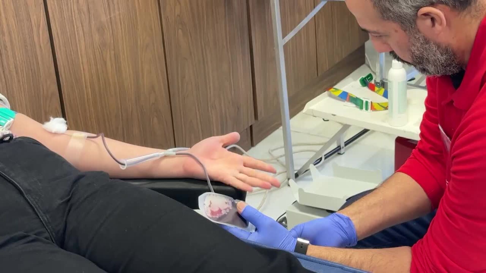 Refuerzo de sanitarios para donar sangre tras descarrilamiento de trenes en Adamuz.