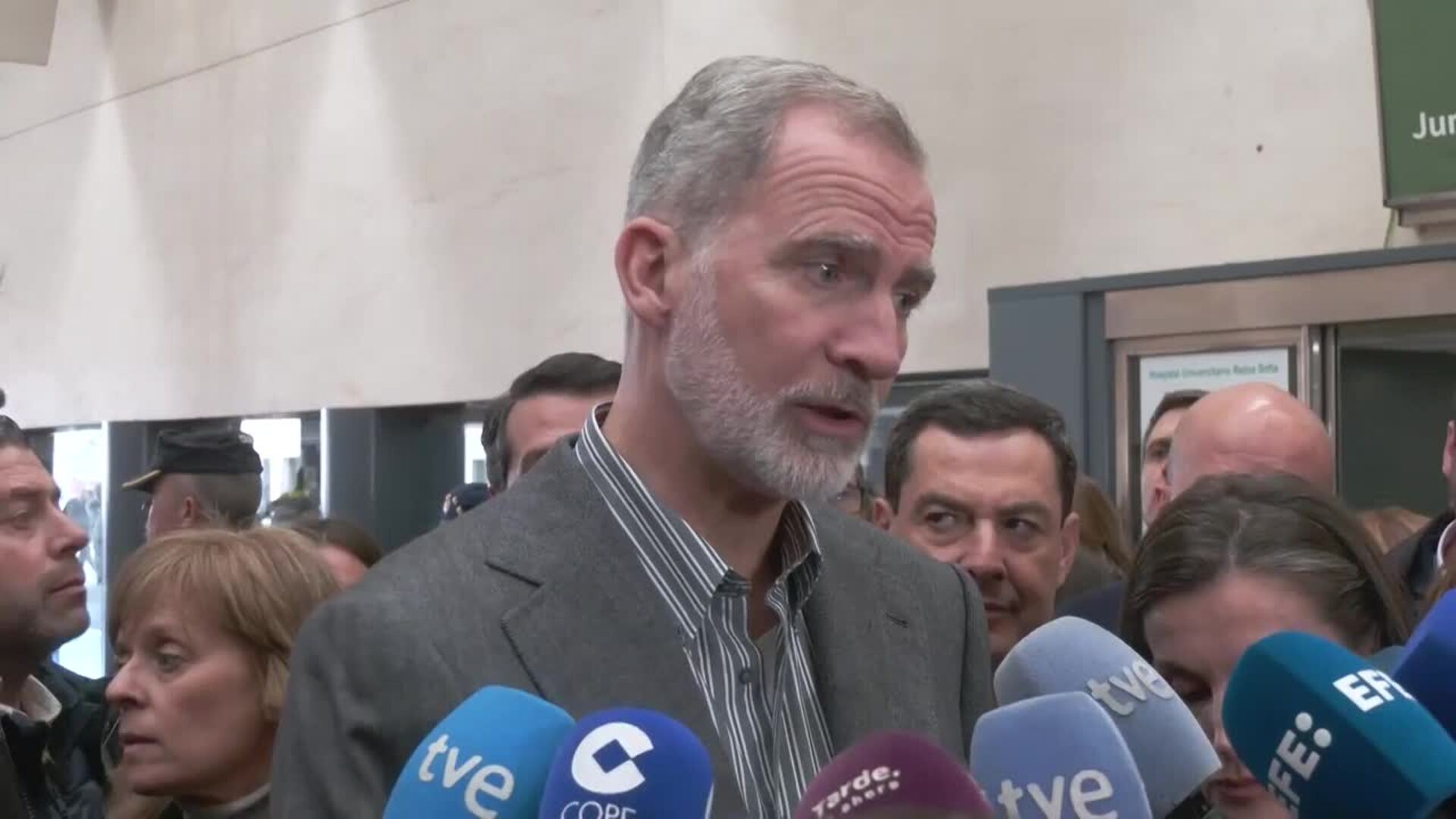 Felipe VI valora la respuesta del país al accidente ferroviario de Adamuz "con solidaridad"