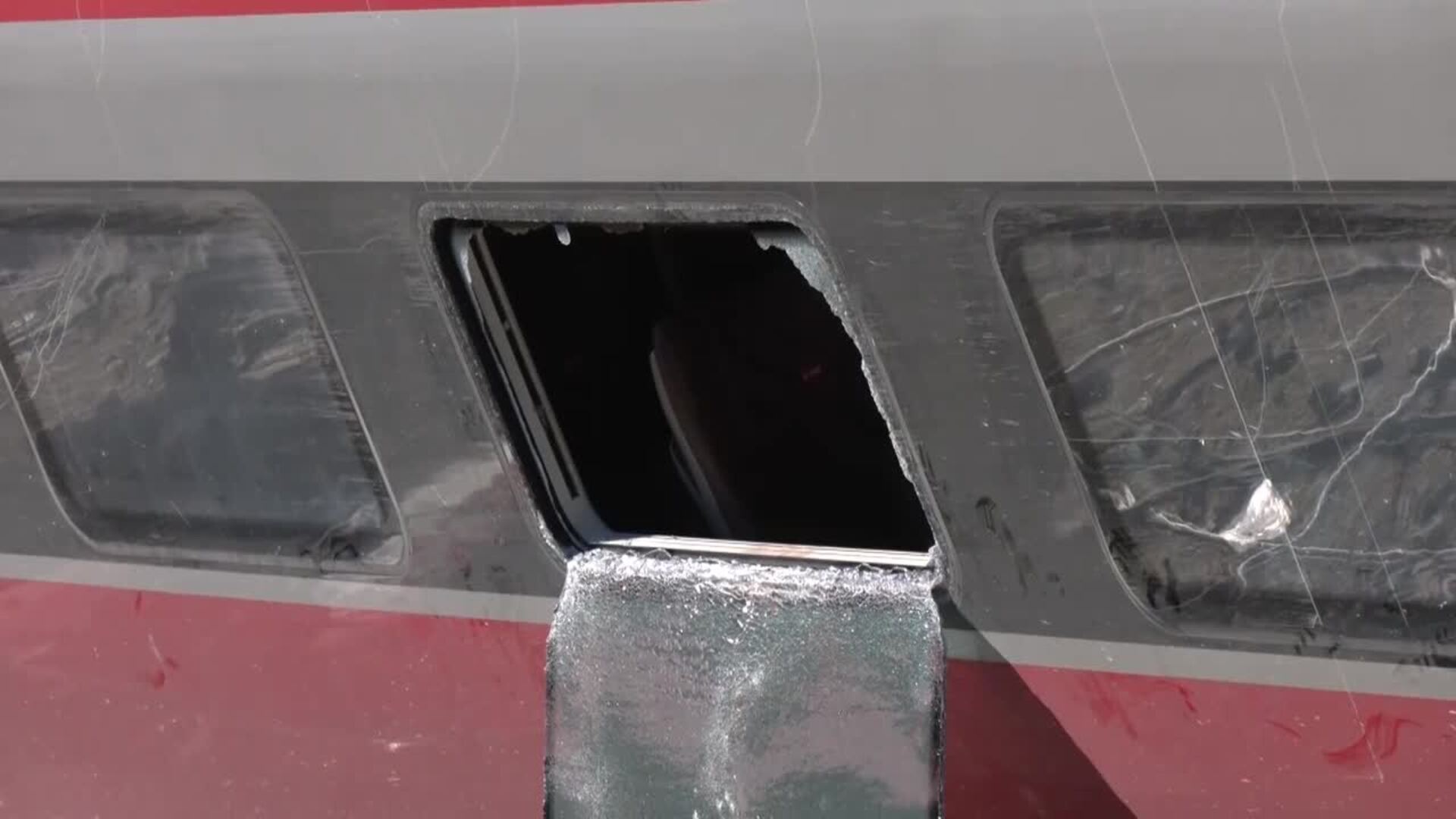 Incorporan dos grúas de gran tonelaje para levantar vagones del accidente de Adamuz