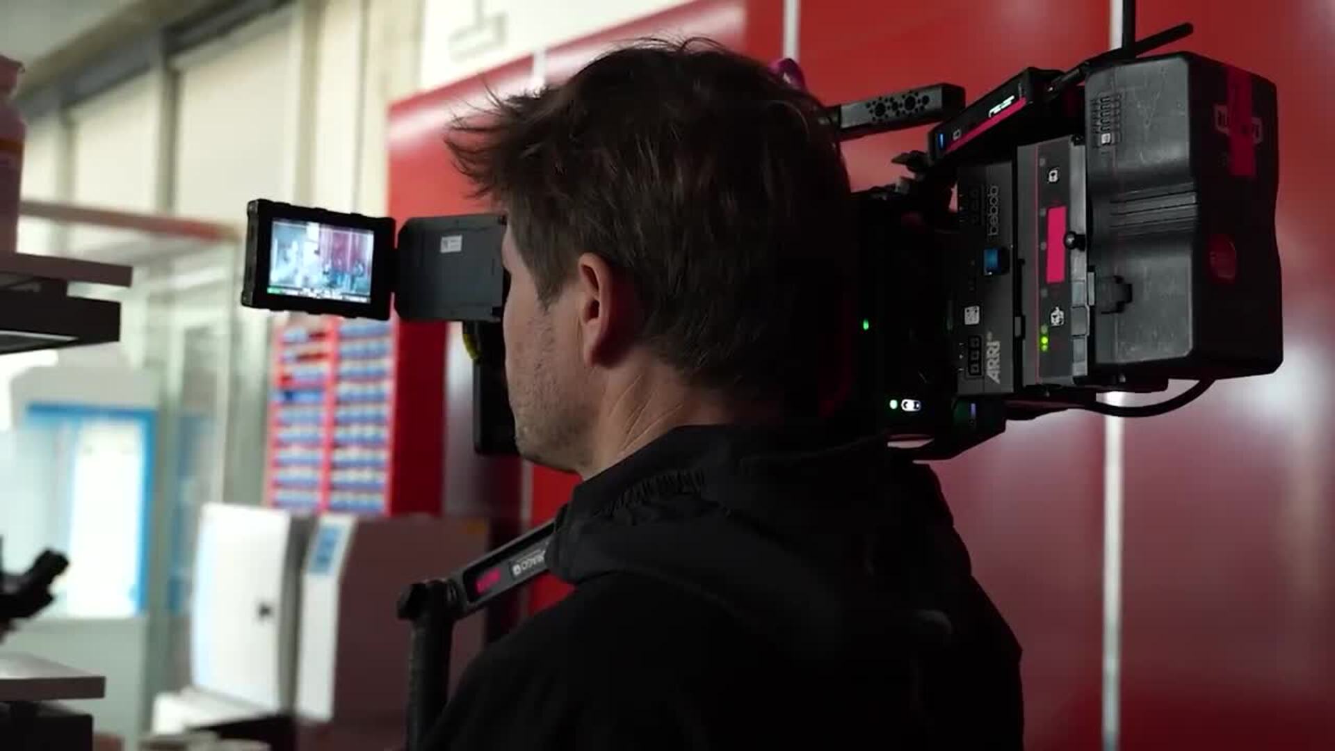 Netflix ganó un 26% más en 2025, hasta 9.439 millones, con más de 325 millones de suscriptores