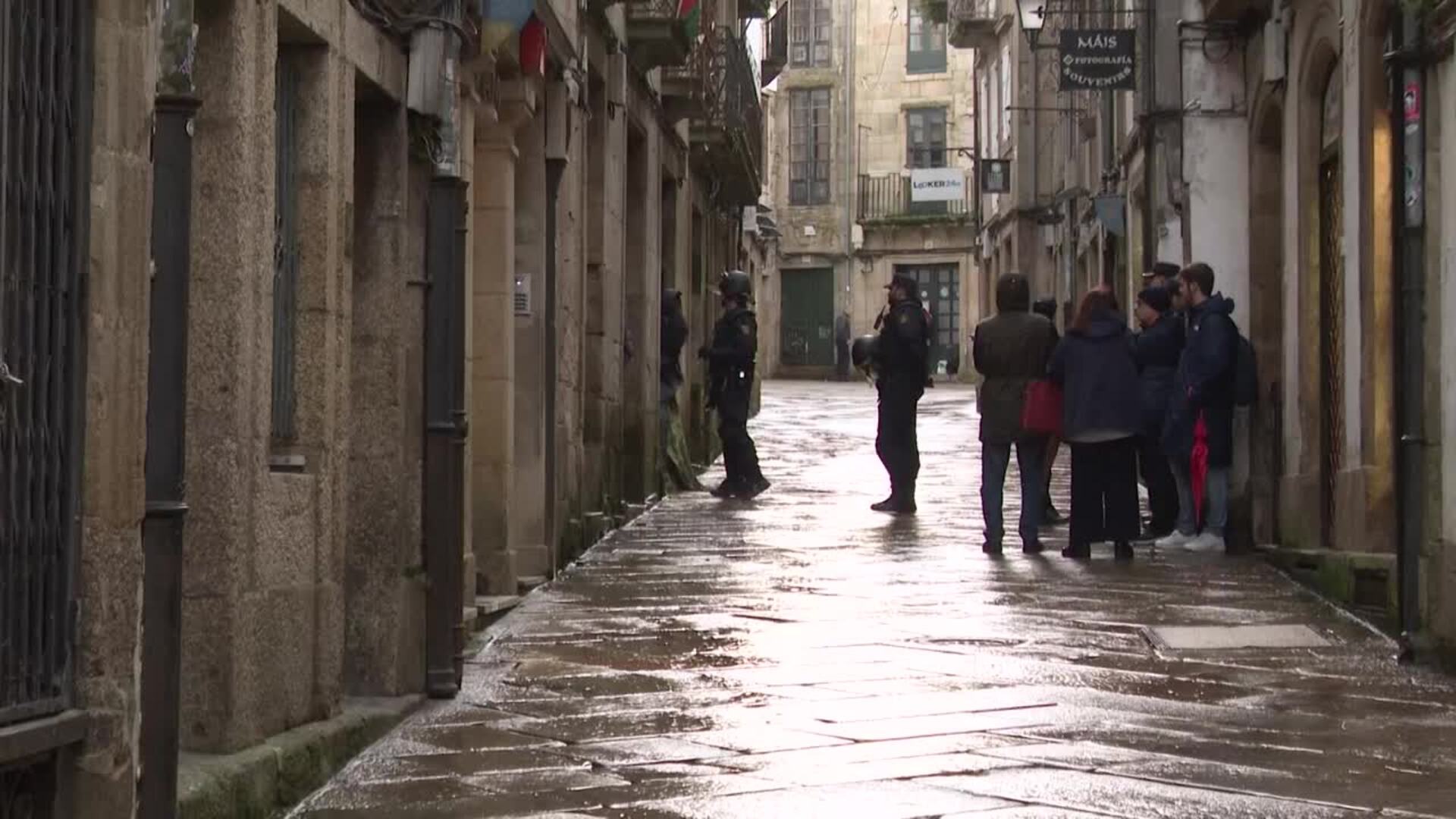 La Policía desaloja sin incidencias el centro social okupado del casco histórico de Santiago
