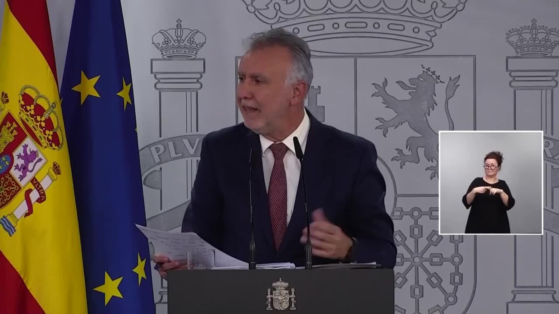 Gobierno garantiza que traspaso de Aeropuertos a Euskadi se hará "de acuerdo" a la Constitución