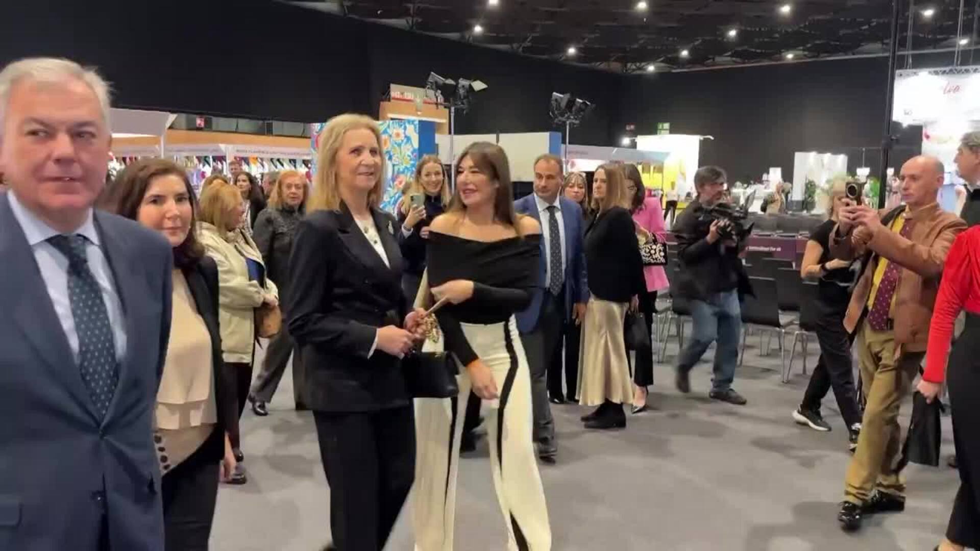 La infanta Elena deslumbra como madrina de honor del SIMOF 2026 en Sevilla