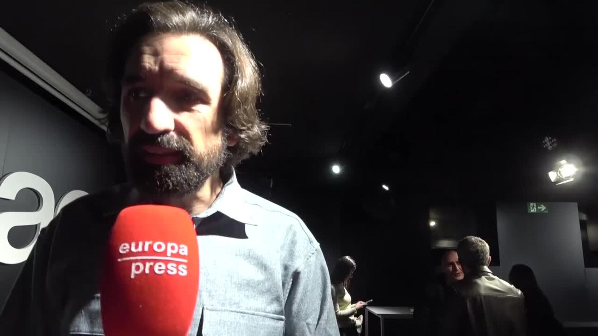 El humorista Miguel Lago presenta su segunda novela 'Bécquer en París'