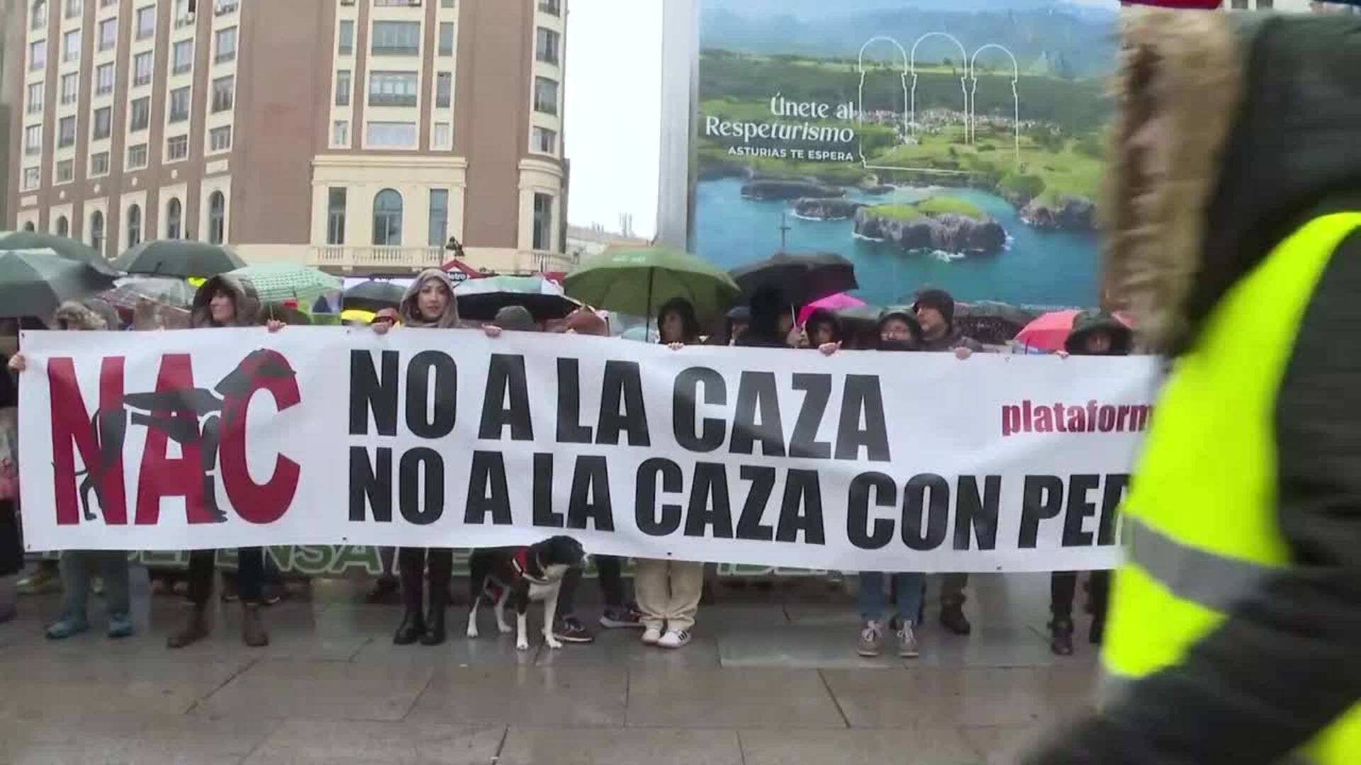 Una manifestación contra la caza en Madrid reivindica que los perros "están fuera de la ley"