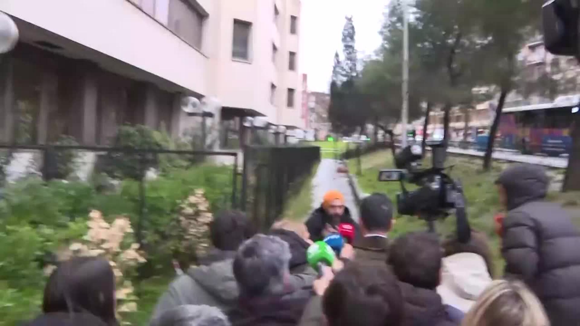 Hernando sale tras declarar como testigo entre gritos: "Justicia se cabrea"