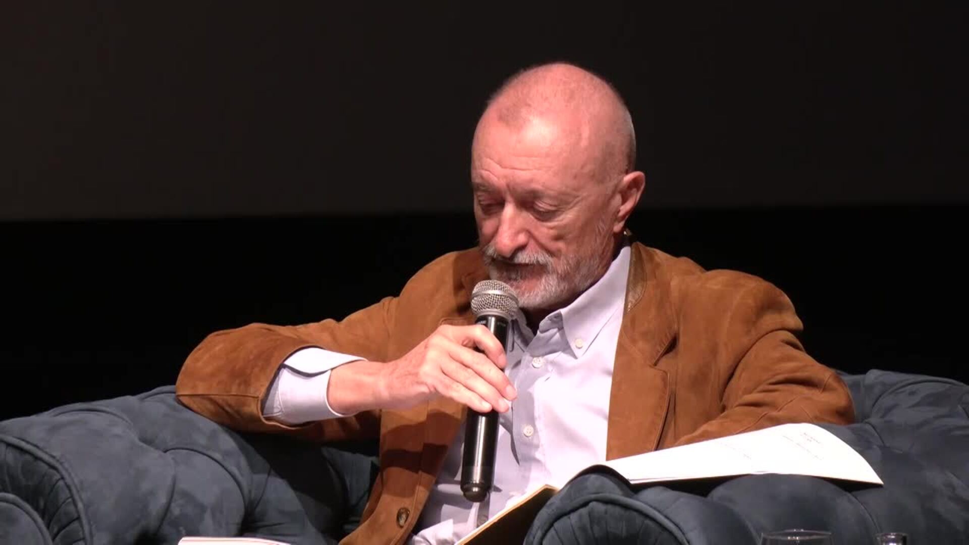 Pérez-Reverte invitará a Pablo Iglesias al foro sobre la guerra civil