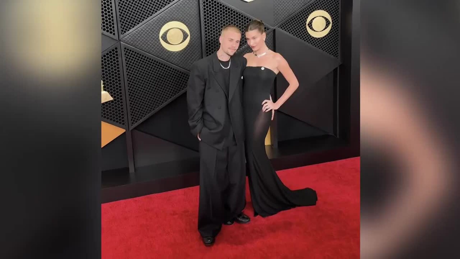 De la sensualidad de Karol G al dramatismo de Lady Gaga: Llegan los 'looks' de los Grammy