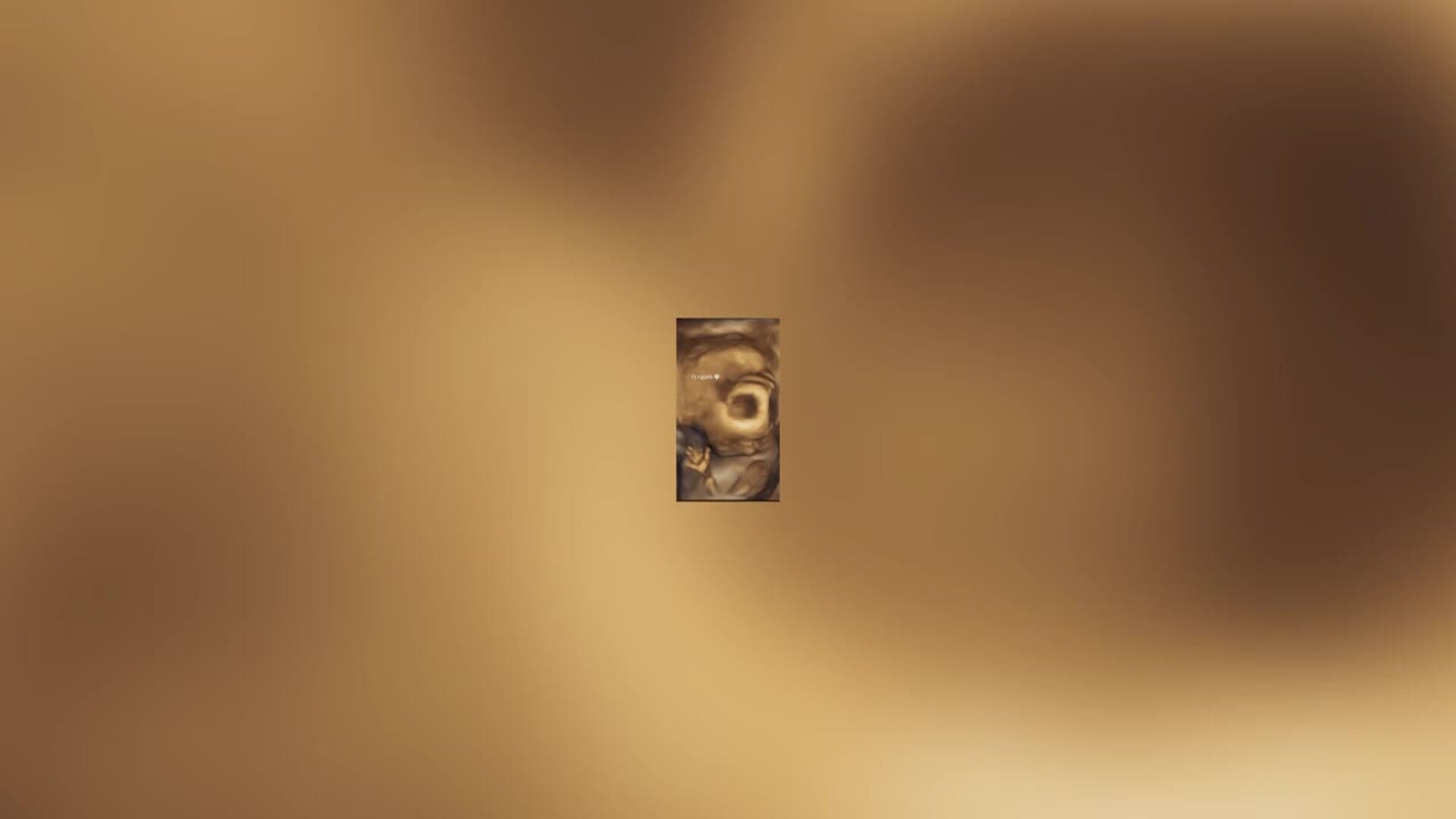 Lucía Pombo enseña por primera vez un detalle de su bebé