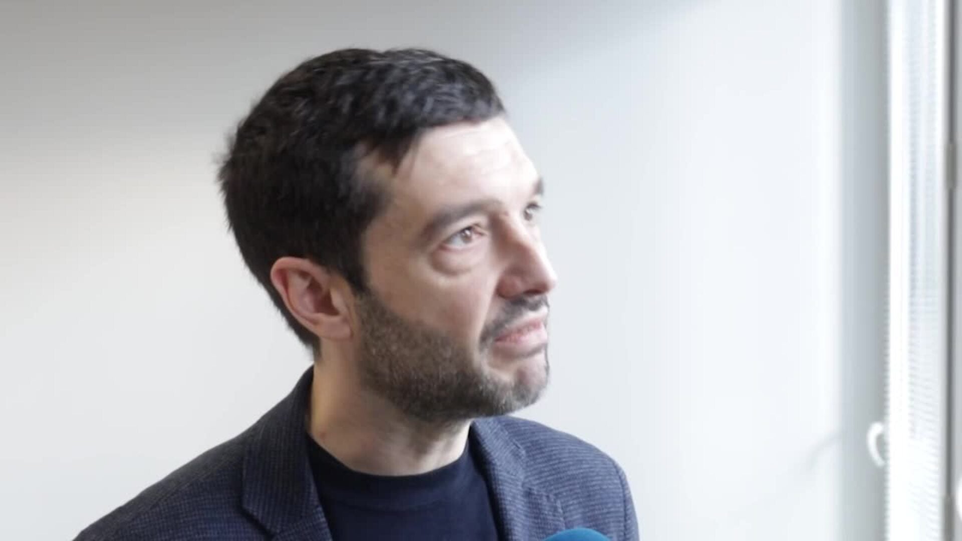 Consumo defiende un tributo a ultrarricos en España para atajar la pobreza infantil