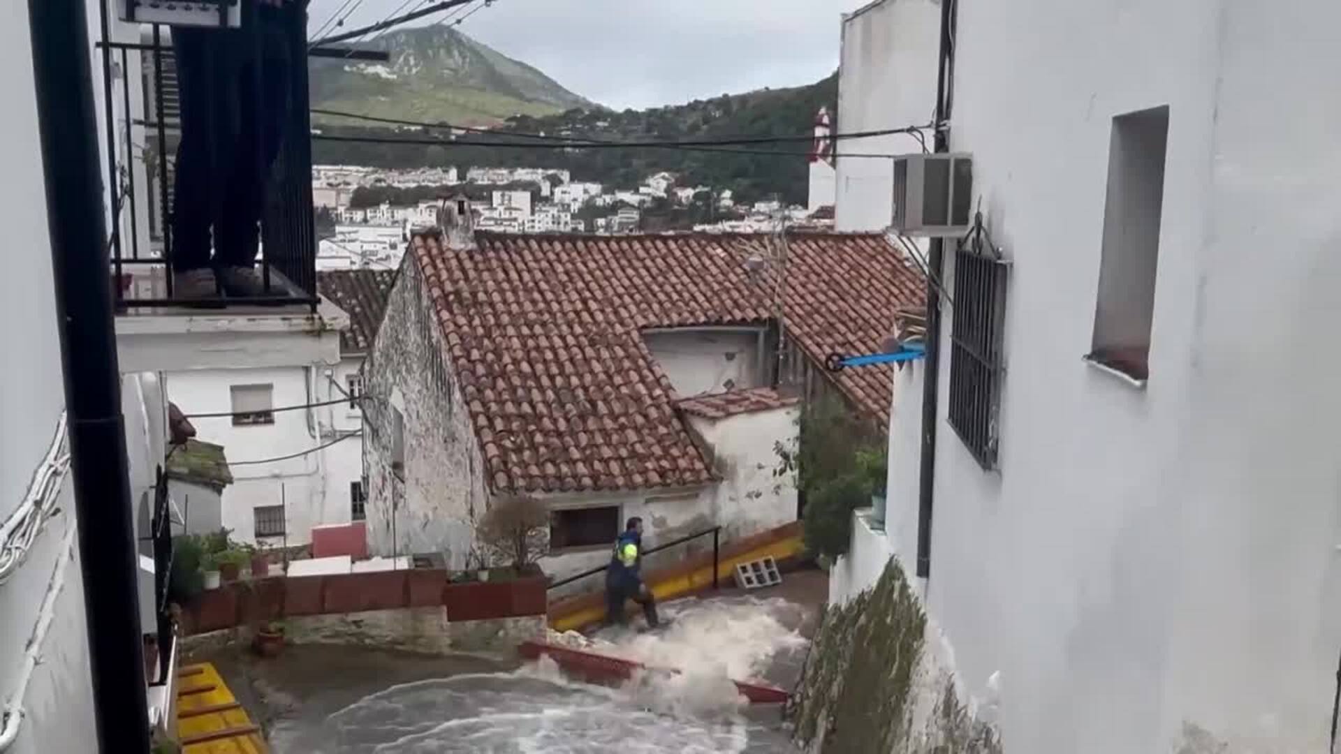 Andalucía espera la llegada de frentes activos y Sánchez advierte de "continuar en guardia"