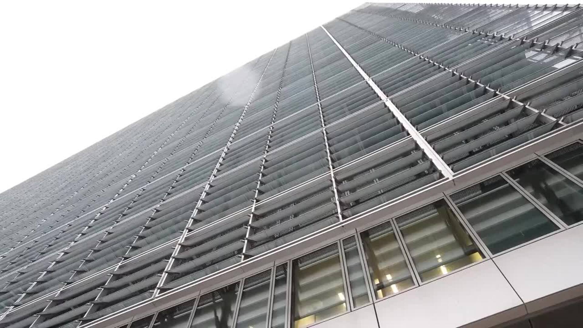 Bruselas acusa a Meta de violar reglas de competencia por vetar WhatsApp a sus rivales en IA