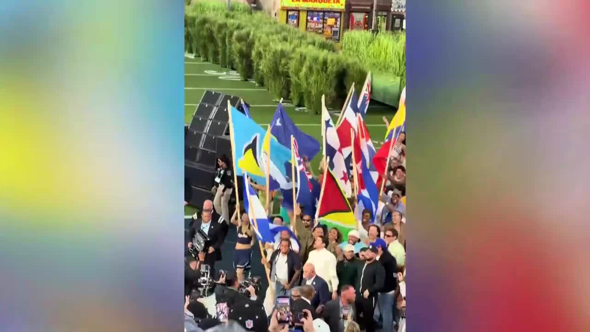 Bad Bunny hace historia en la Super Bowl, íntegramente en español