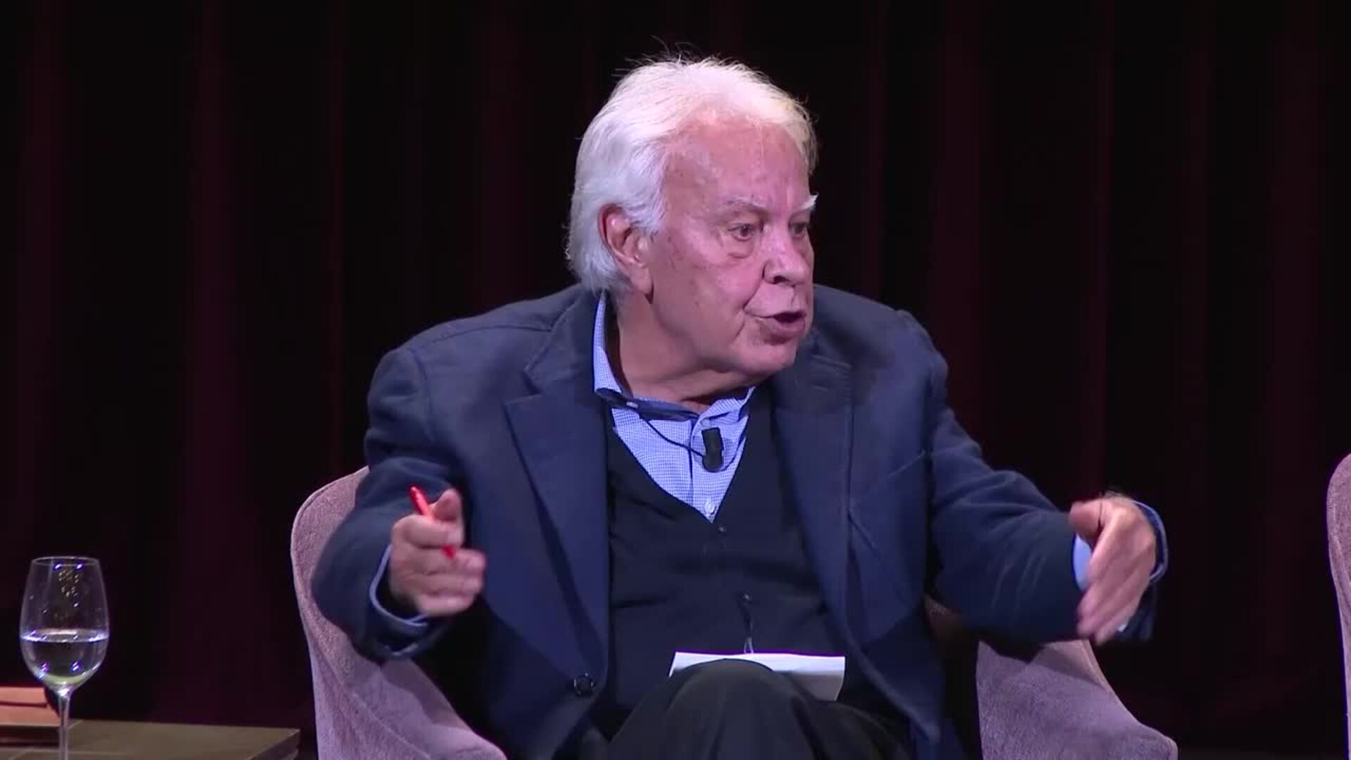 Felipe González reprocha falta de autocrítica del PSOE y votará en blanco en las generales