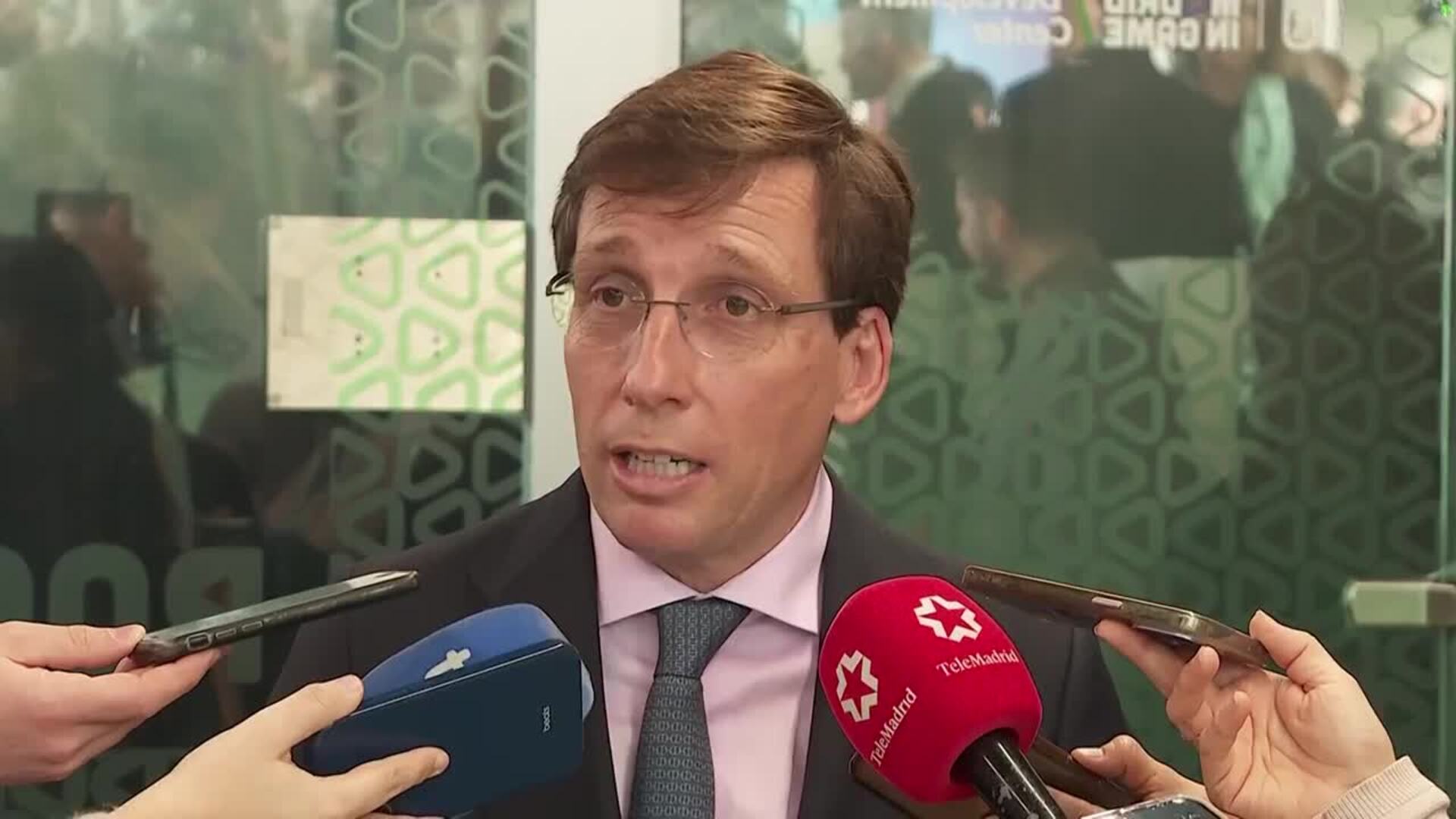 Almeida insiste en que no pondrá la bandera LGTBI