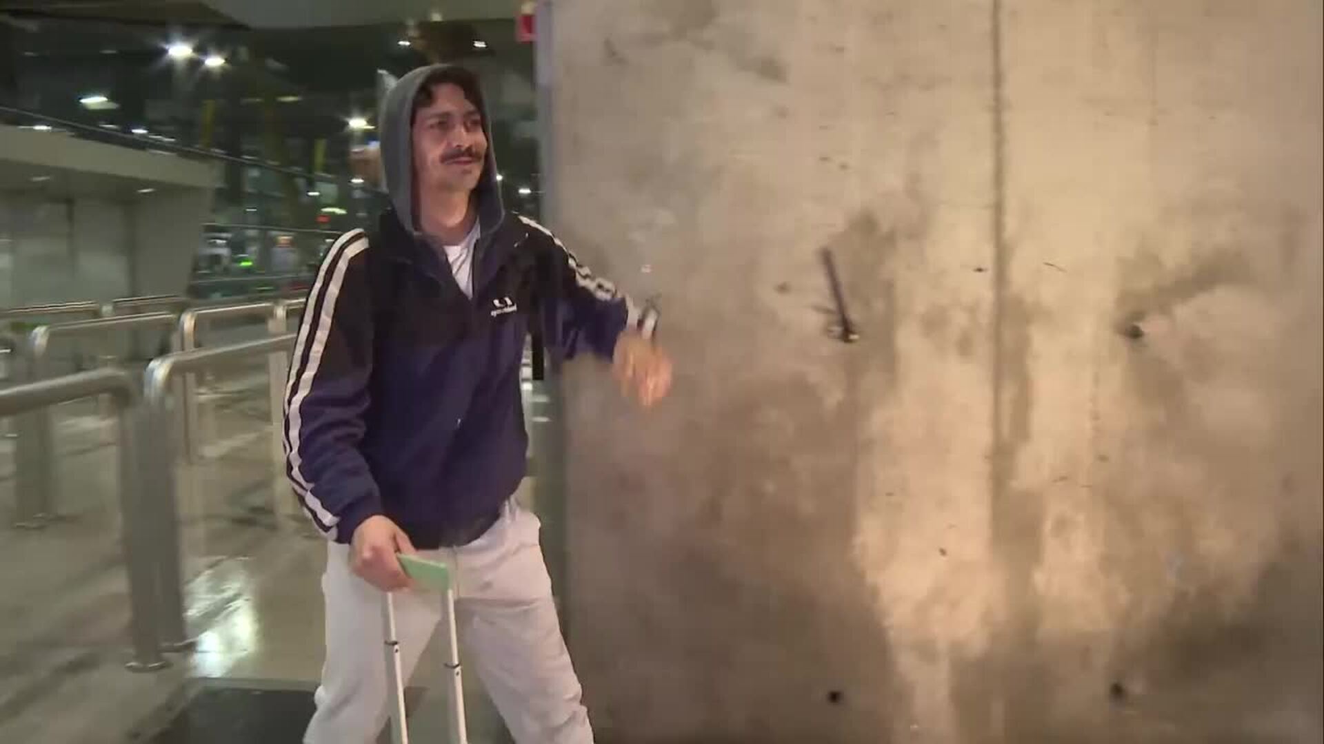 Chino Darín, 'obligado' a separarse de Úrsula Corberó y Dante en sus primeros días como papá