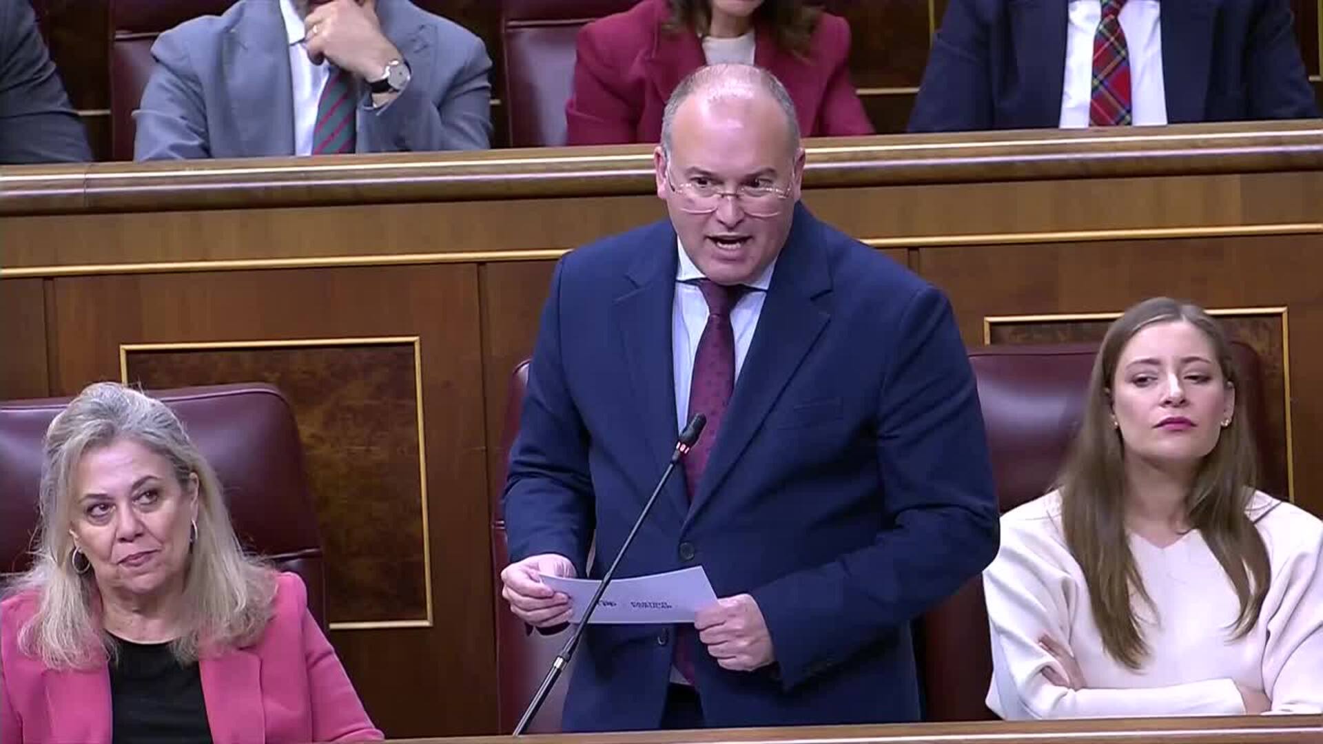 Tellado reprocha excarcelar etarras por el apoyo de Bildu y Bolaños le acusa de "sembrar odio"