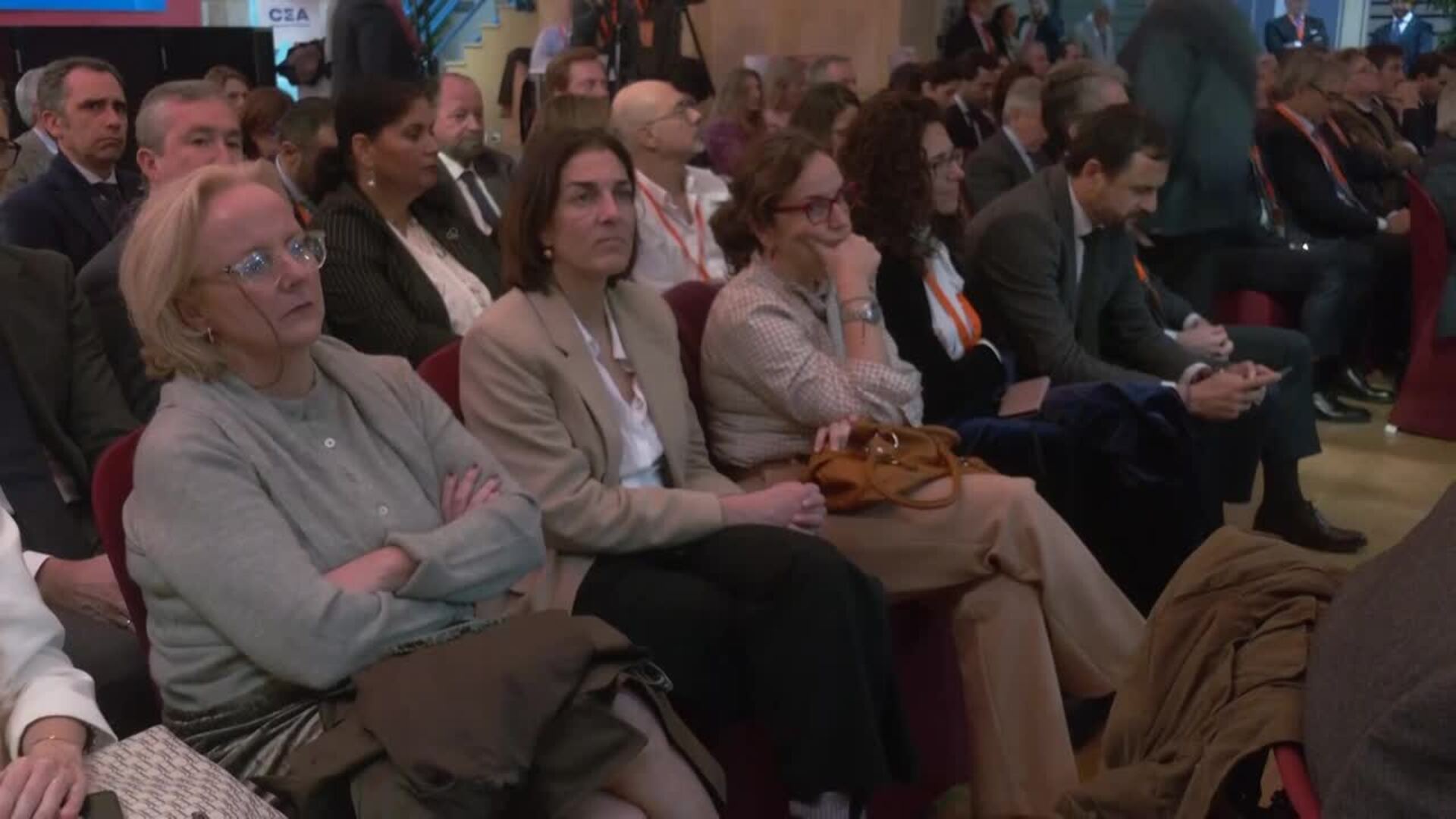 Moreno solicita a empresarios apoyo en la reconstrucción tras el temporal en Andalucía.