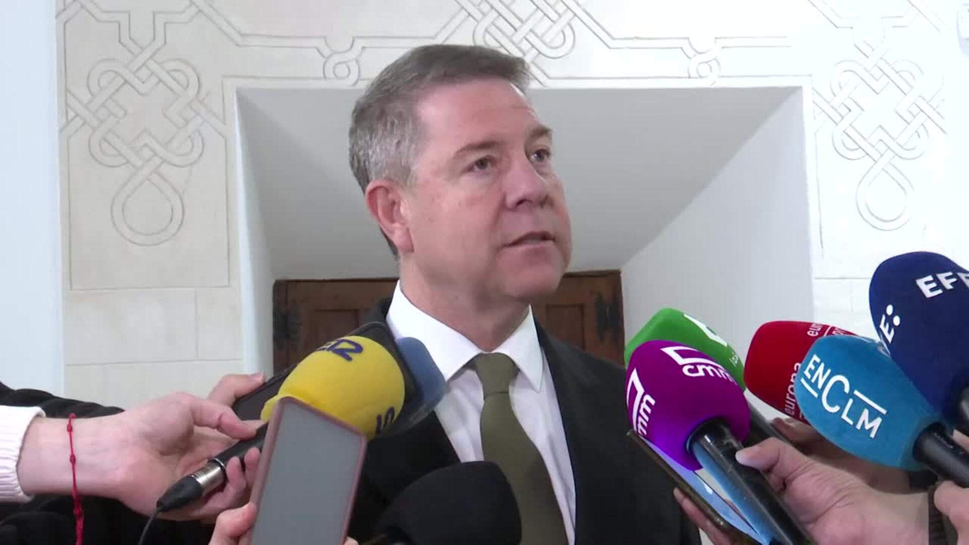 Page cree que la izquierda del PSOE se va a "pelear por un ladrillo"