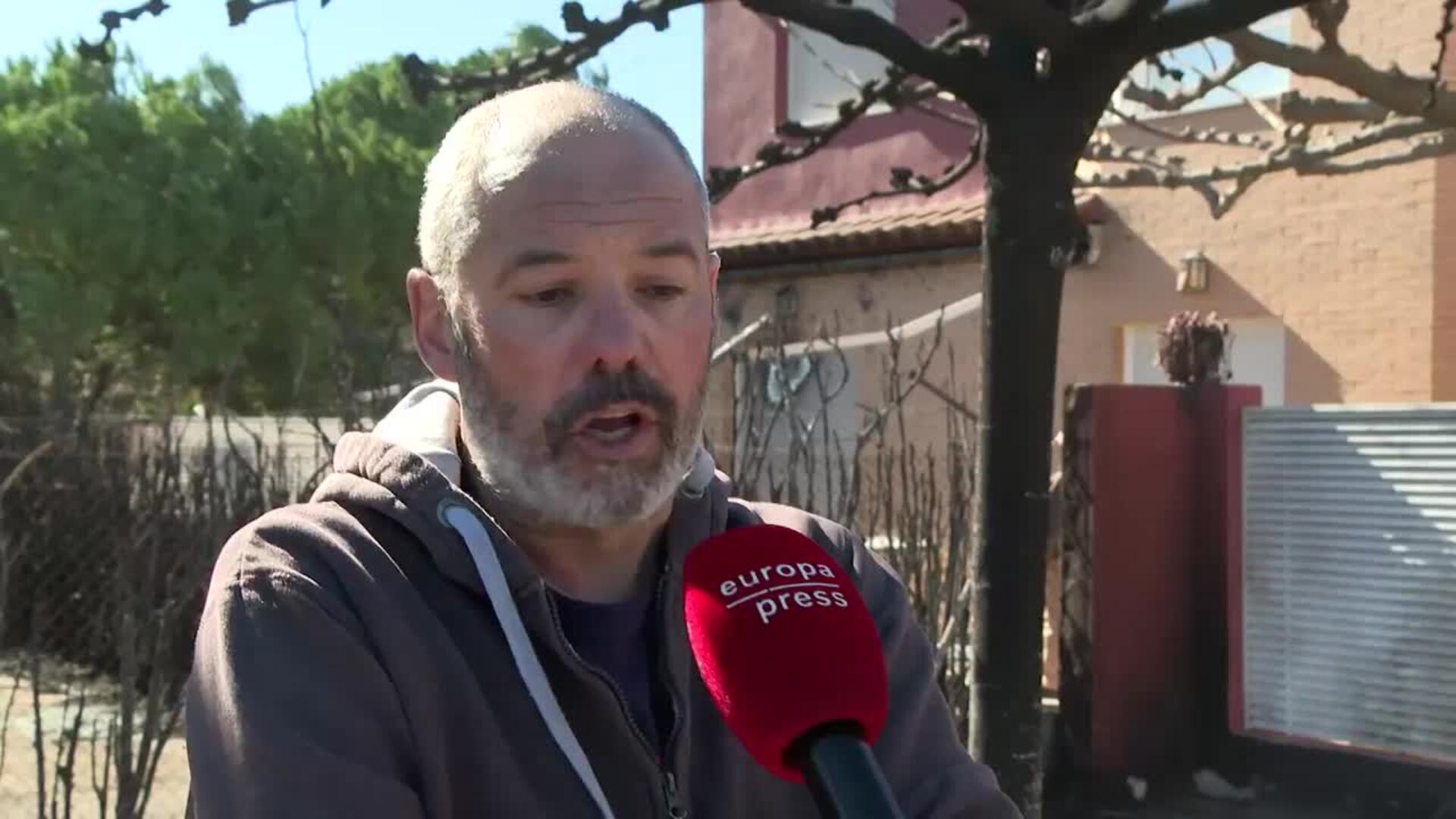 Hospitalizado por intoxicación de humo un vecino del Grao de Castellón tras un incendio