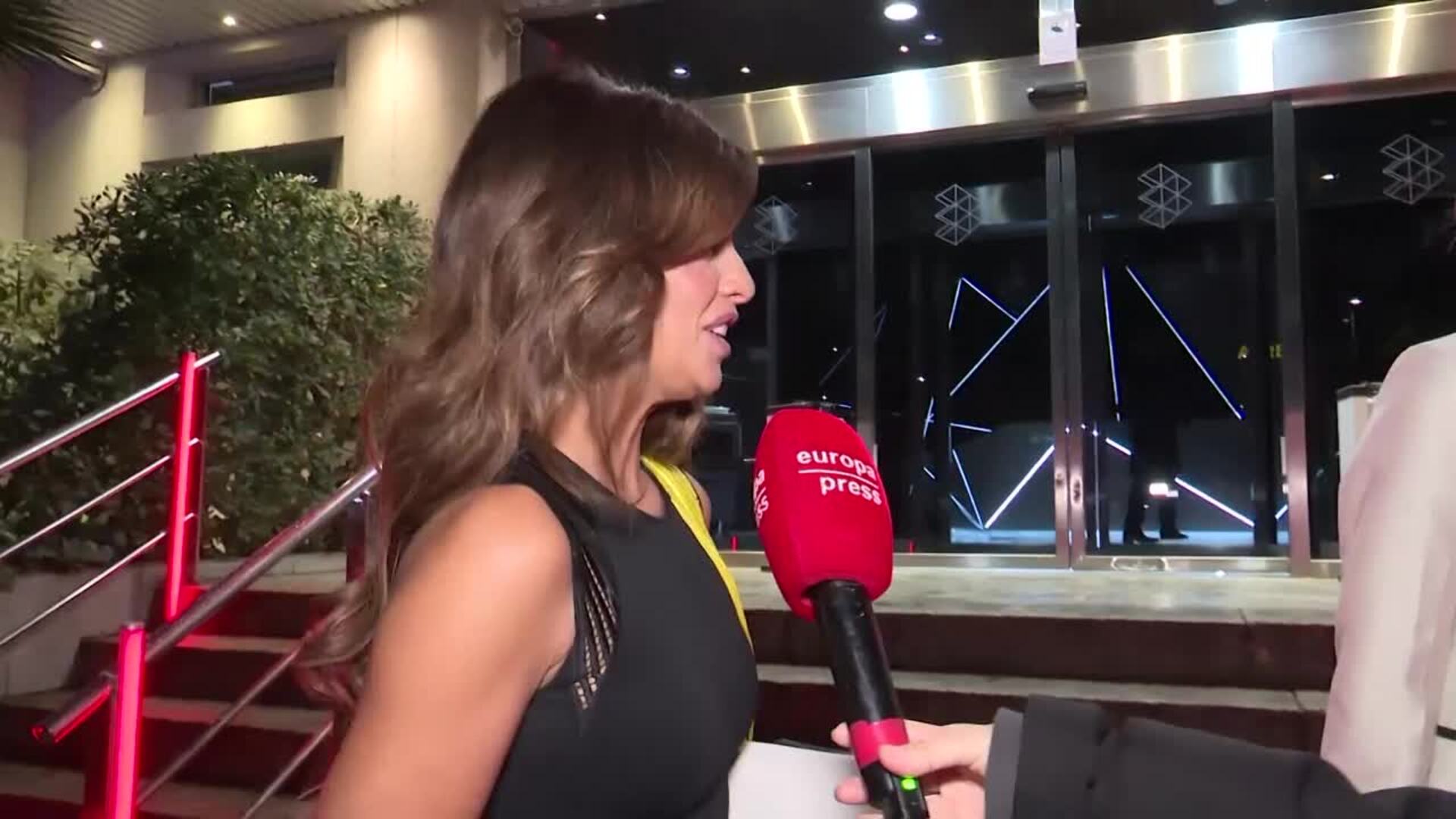 Mónica Cruz debuta como diseñadora con Silvia Fernández y defiende a Rosalía