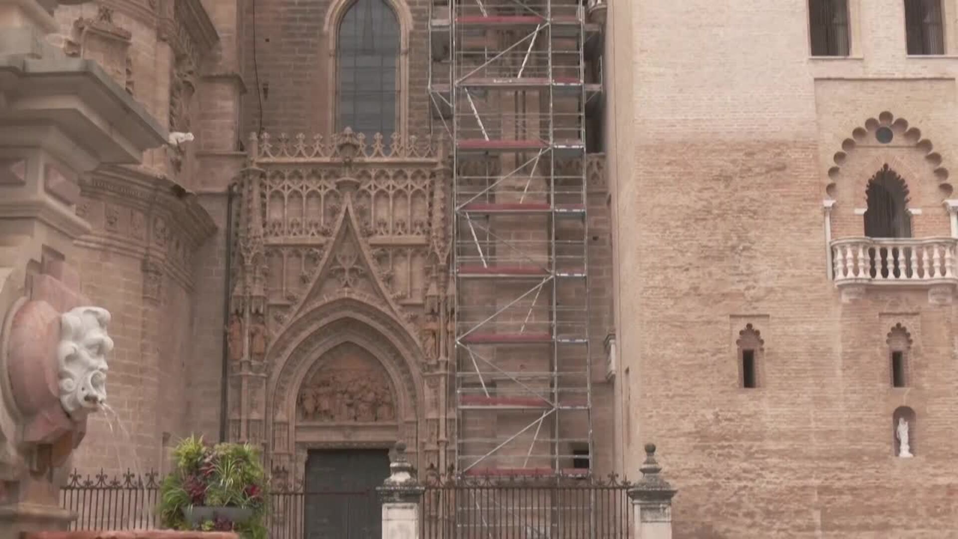 Patrimonio autoriza actuaciones de emergencia en el conjunto de las azucenas de la Giralda
