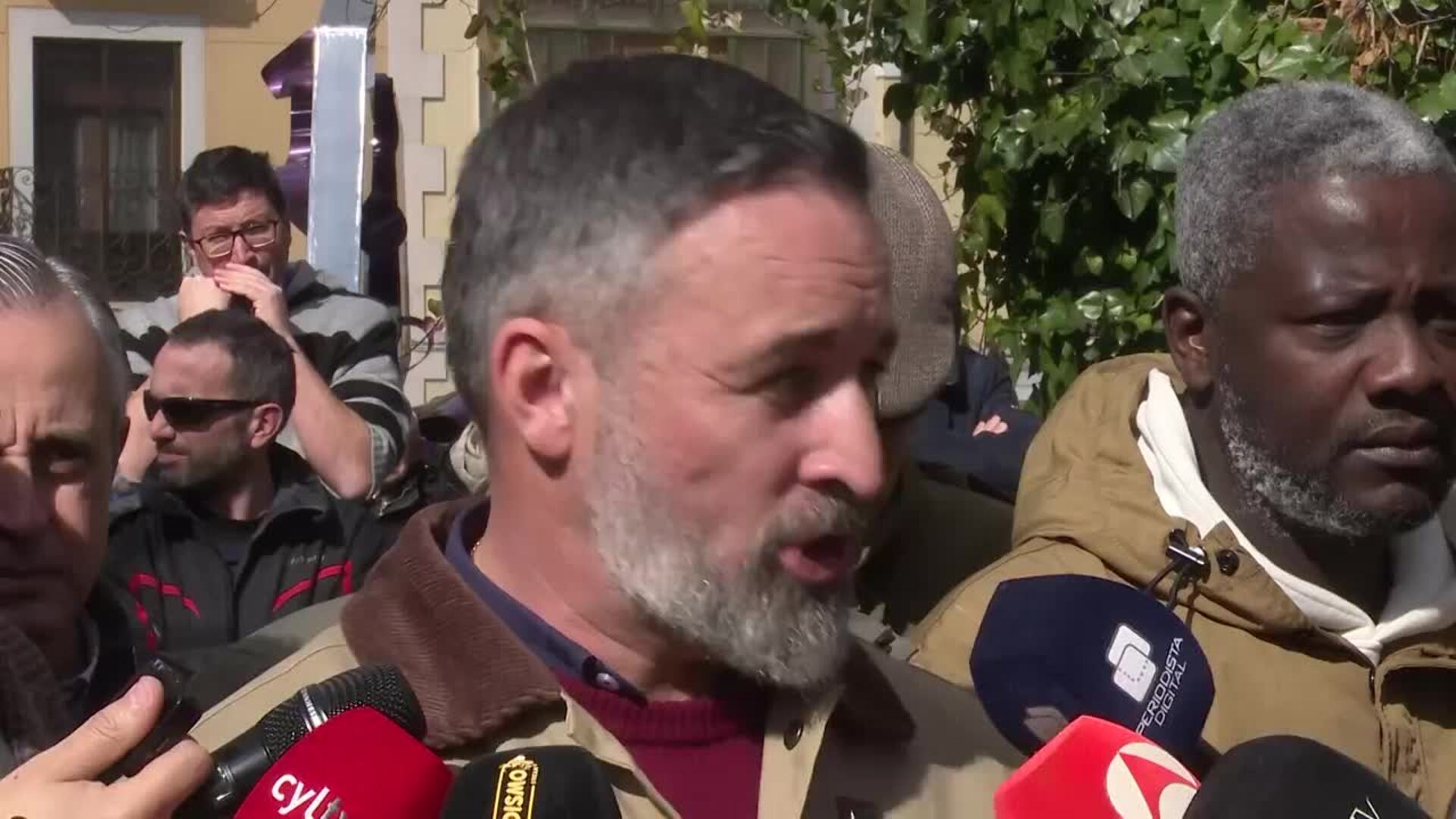 Abascal avisa a Mañueco con "mecanismos de cumplimiento, plazos y notario" si tienen que pactar