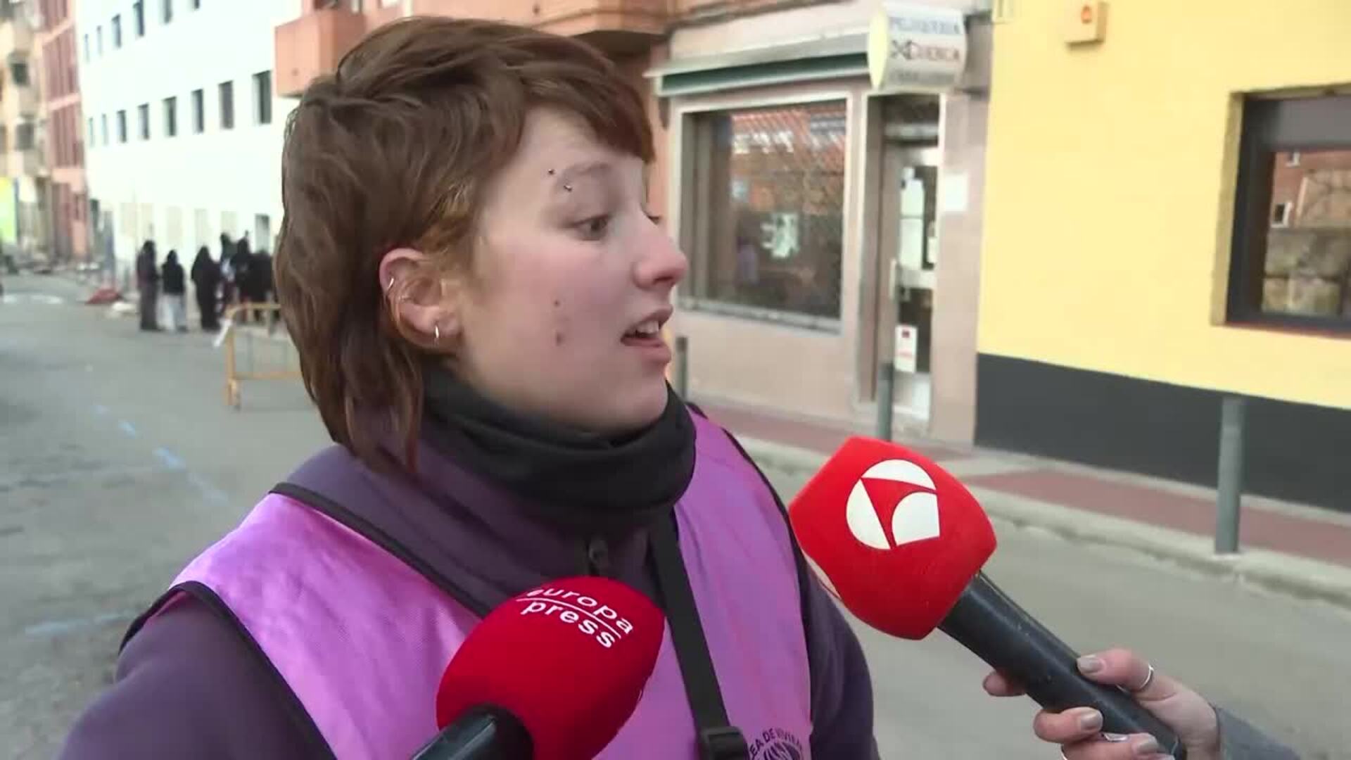 Desalojadas un centenar de personas en un edificio okupado de la Sareb en Collado Villalba