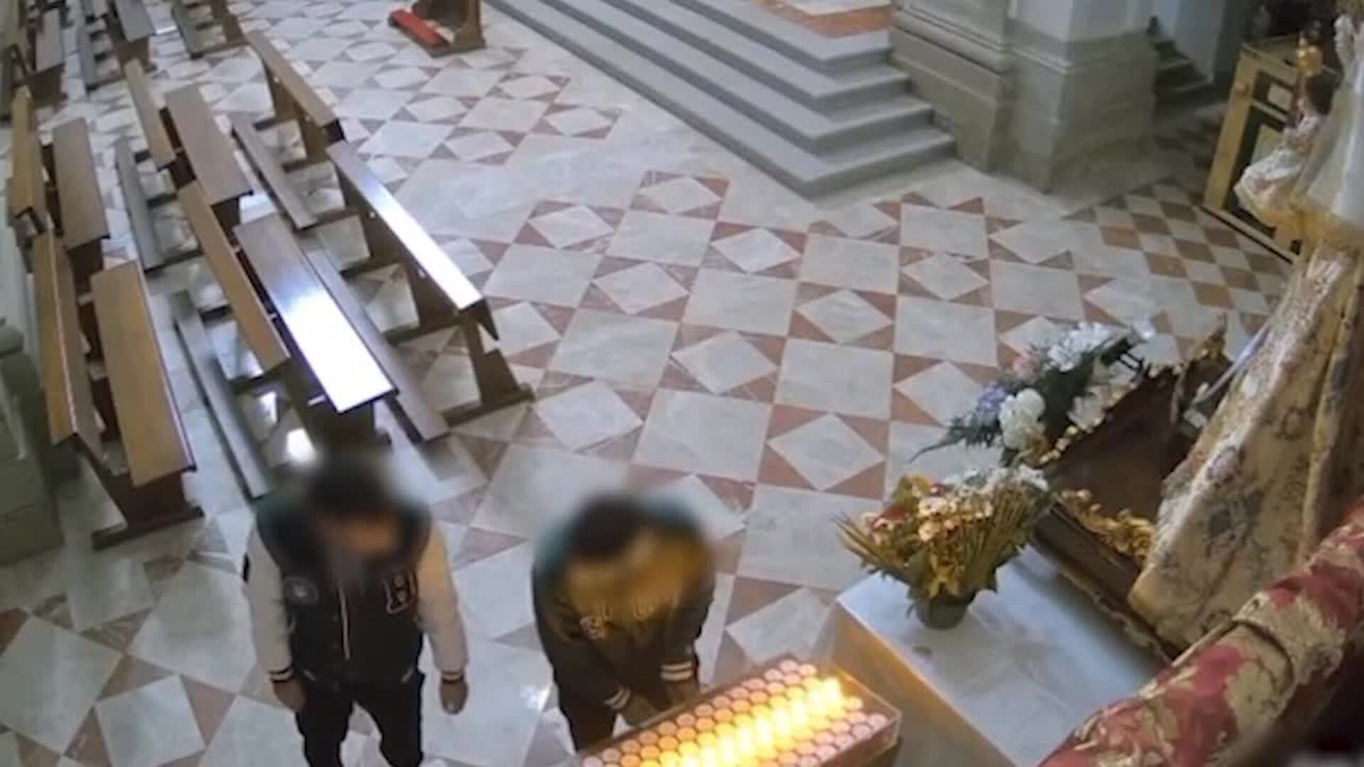 Detenidos dos hermanos por robar dinero de un lampadario de la iglesia de Puente del Arzobispo