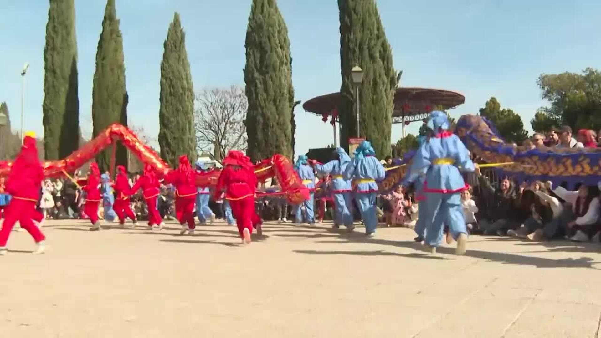 Casi 110.000 personas asisten al desfile del Año Nuevo chino en Pradolongo
