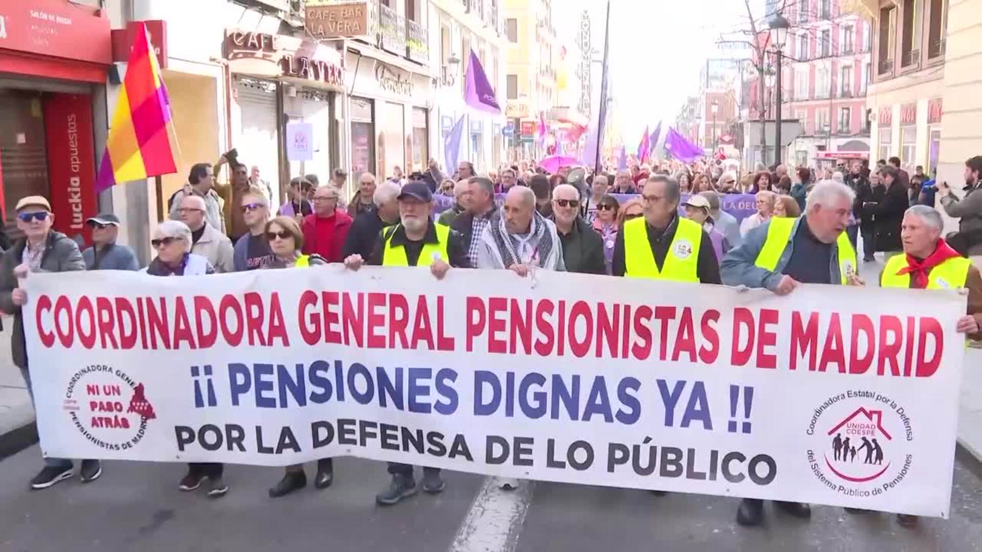 Pensionistas salen a las calles para exigir las subidas de las pensiones públicas para 2026