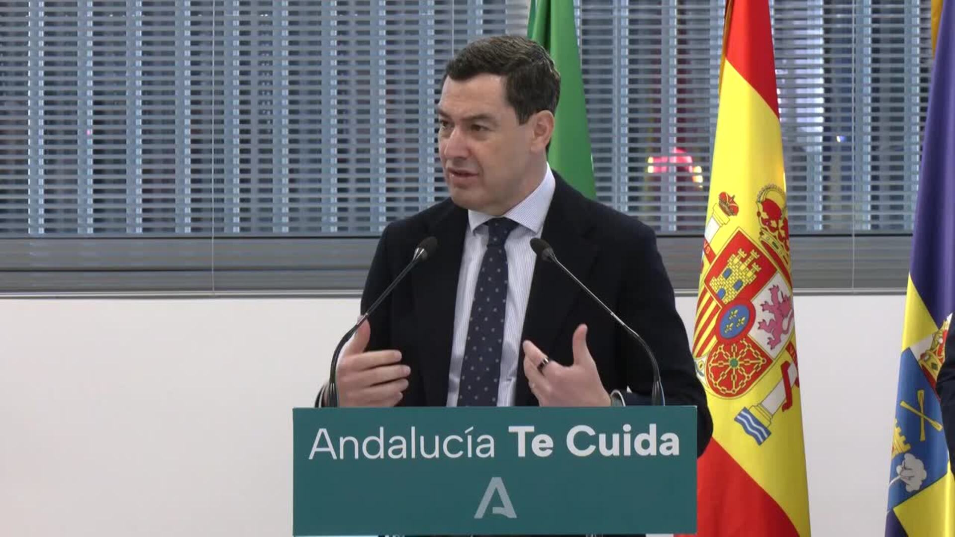 Moreno promete sorpresas en la gala del 28F y confía en un himno de Manuel Carrasco.