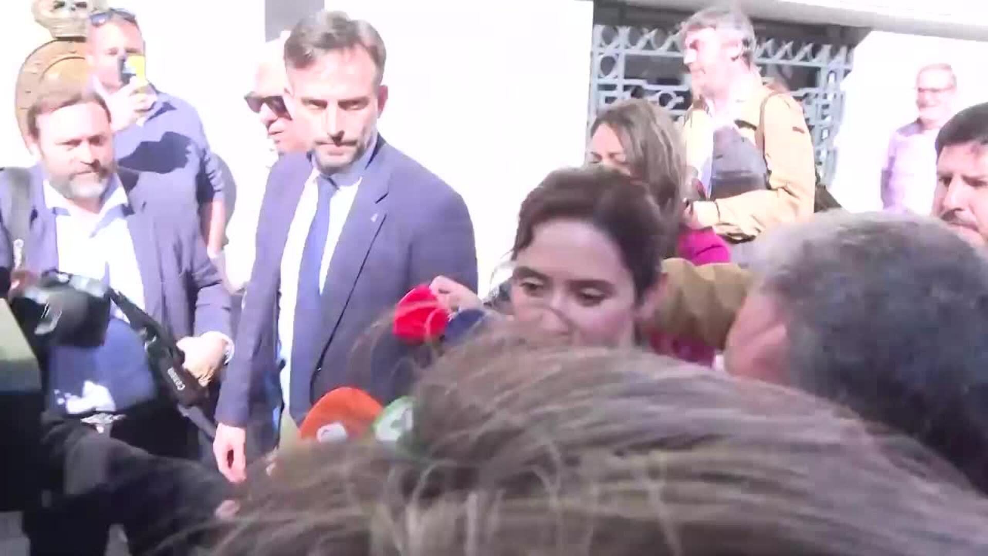 Ayuso se une a Feijóo para pedir la vuelta del emérito: "Lo pensamos la inmensa mayoría"