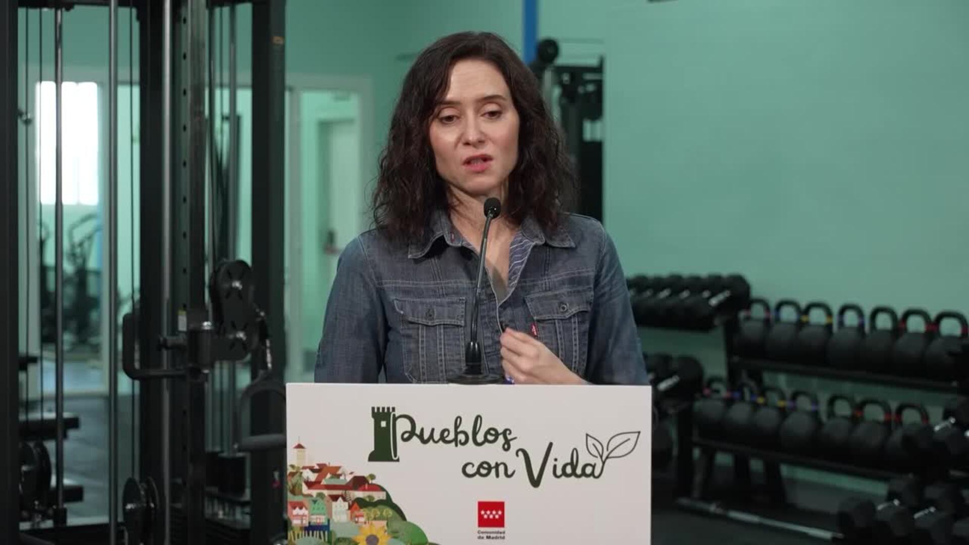 Ayuso asegura que el pueblo español "quiere" al Rey emérito