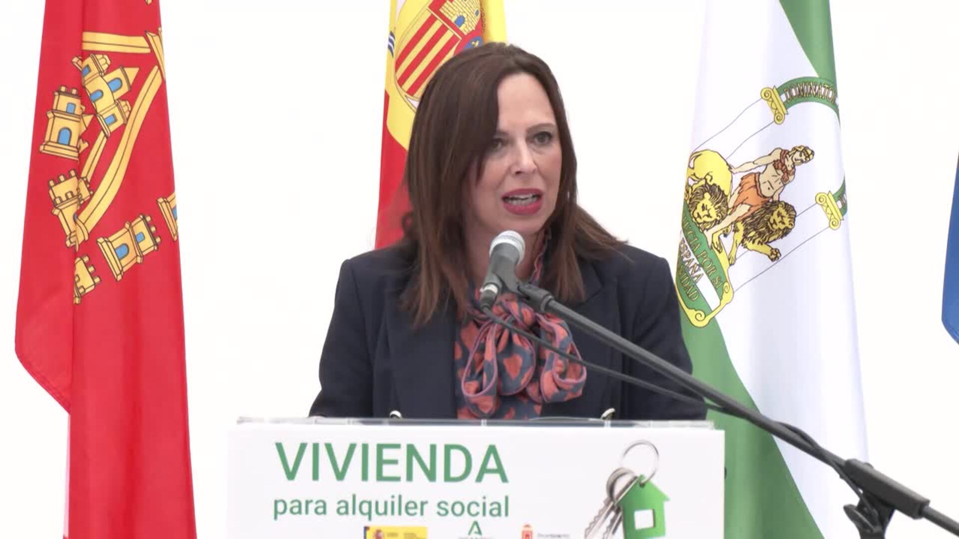 Trece vecinos de Baza reciben las llaves de sus viviendas en régimen de alquiler social