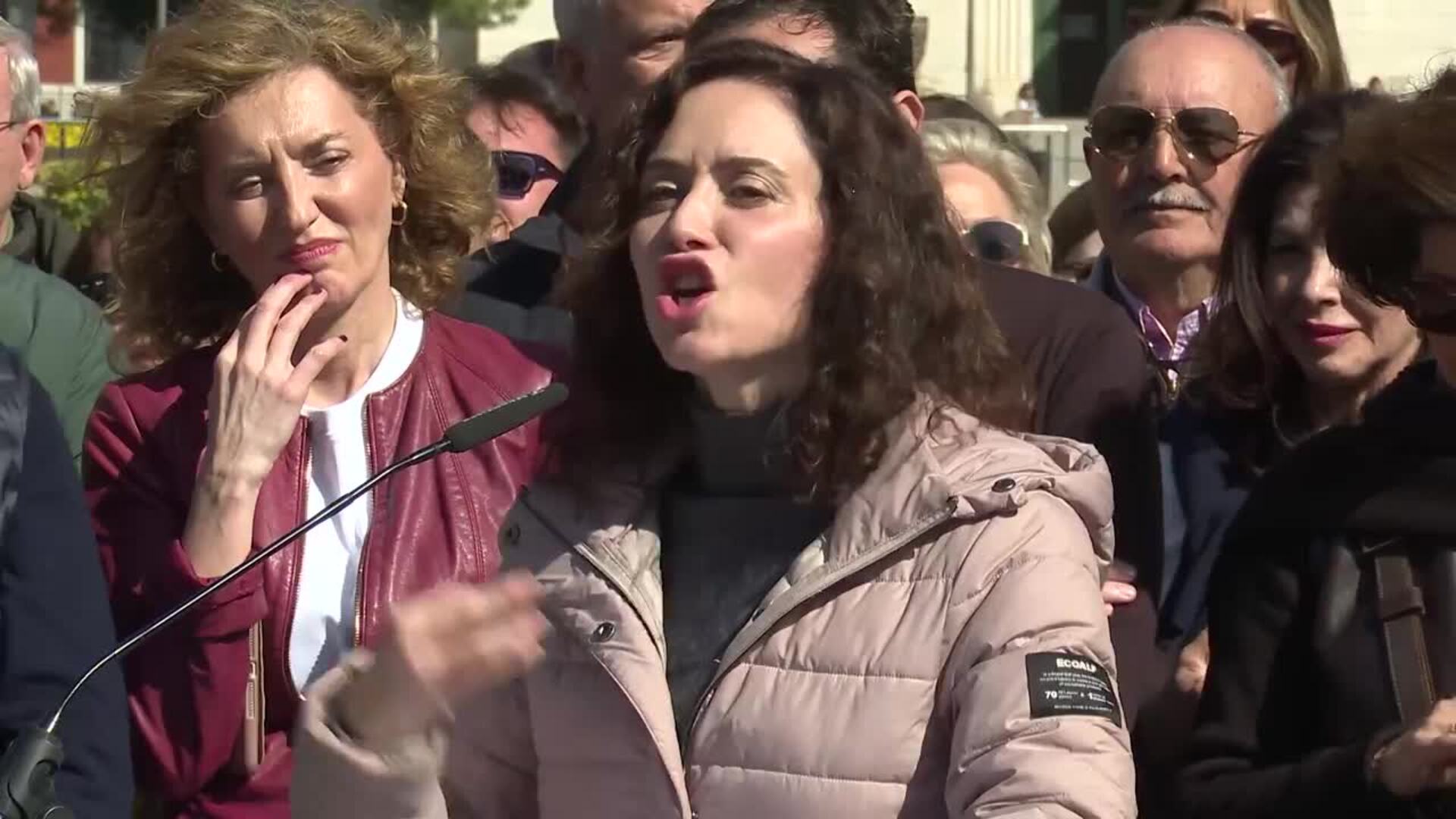 Ayuso asegura que el PP va a "leer el diccionario" a Sánchez en las elecciones de CyL