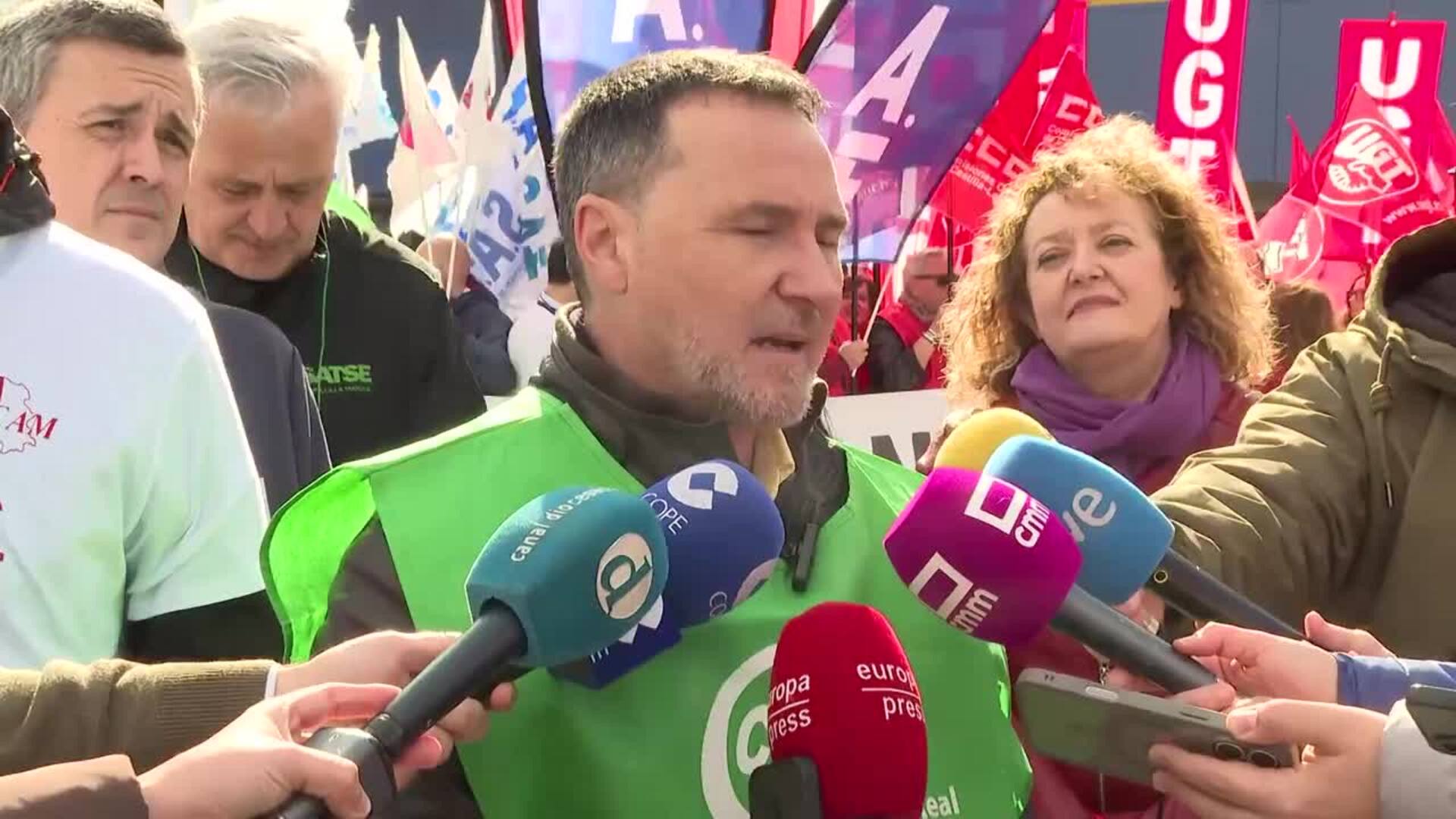 Cientos de trabajadores del Sescam marchan por la negociación de la carrera profesional