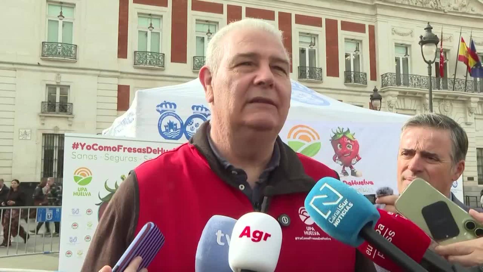 Secretario general de UPA: "Nuestros agricultores llevan más de mes y medio tirando la cosecha"
