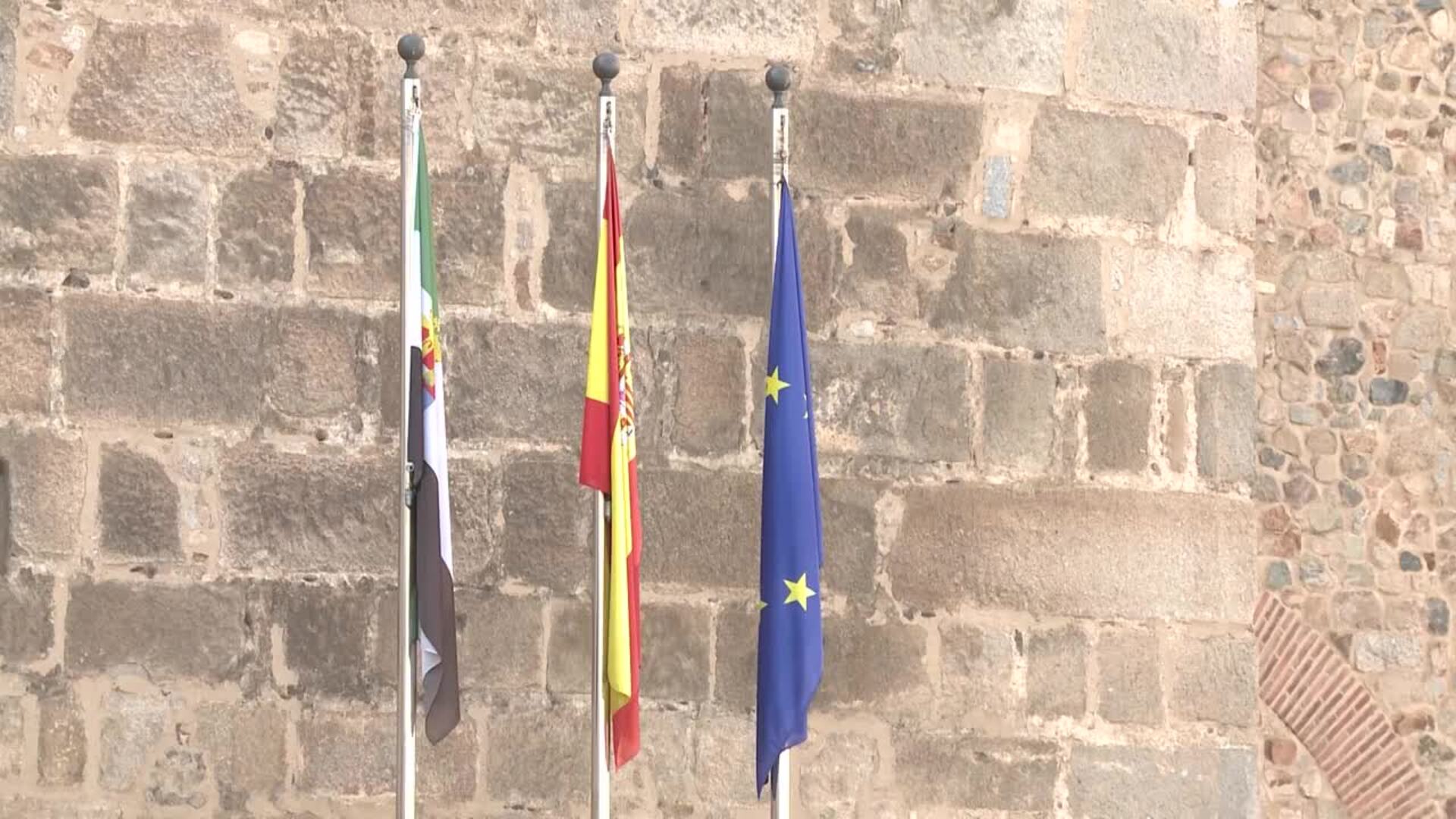 Los votos en contra de Vox, PSOE y Unidas por Extremadura tumban la investidura de Guardiola