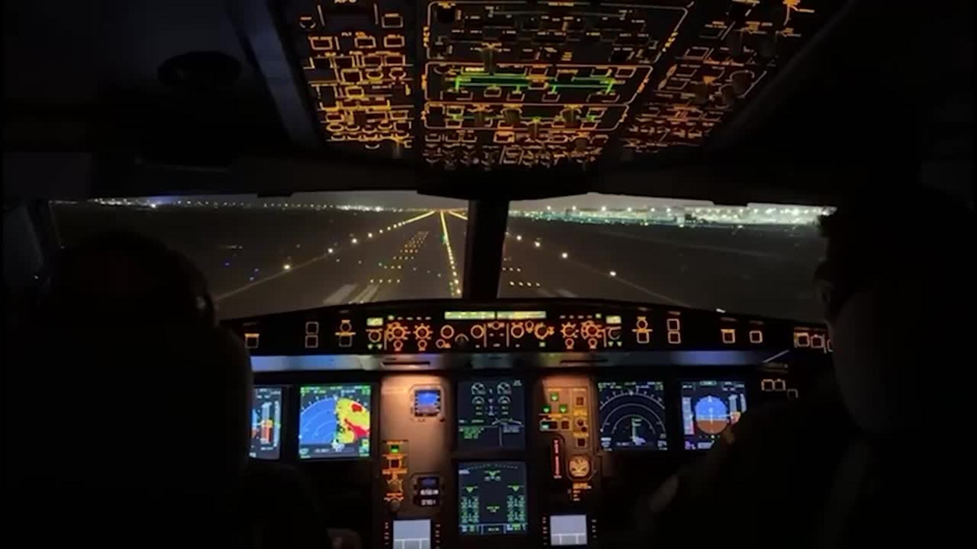 Aterriza otro avión con 171 españoles evacuados desde Omán