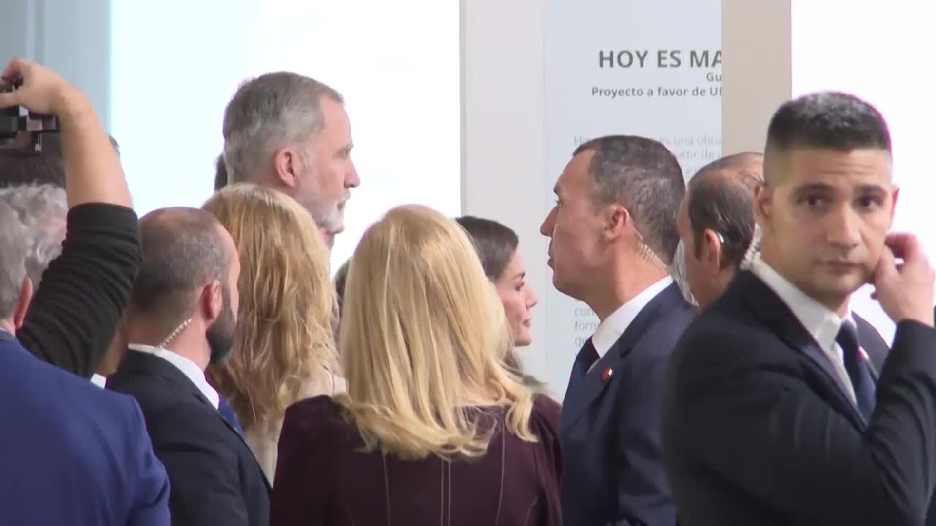 Carmen Lomana vive un momento 'trágame tierra' al intentar saludar a los Reyes en ARCO