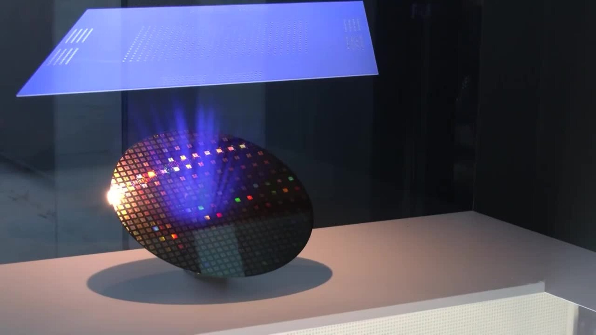 Moreno comprueba el compromiso y cumplimiento de plazos para la instalación del IMEC en Málaga