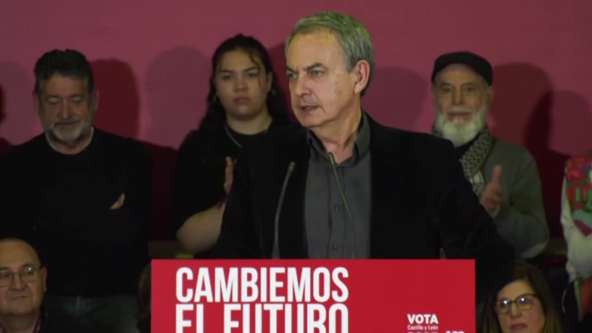 Zapatero se muestra "orgulloso" de la "valentía y patriotismo" de Sánchez