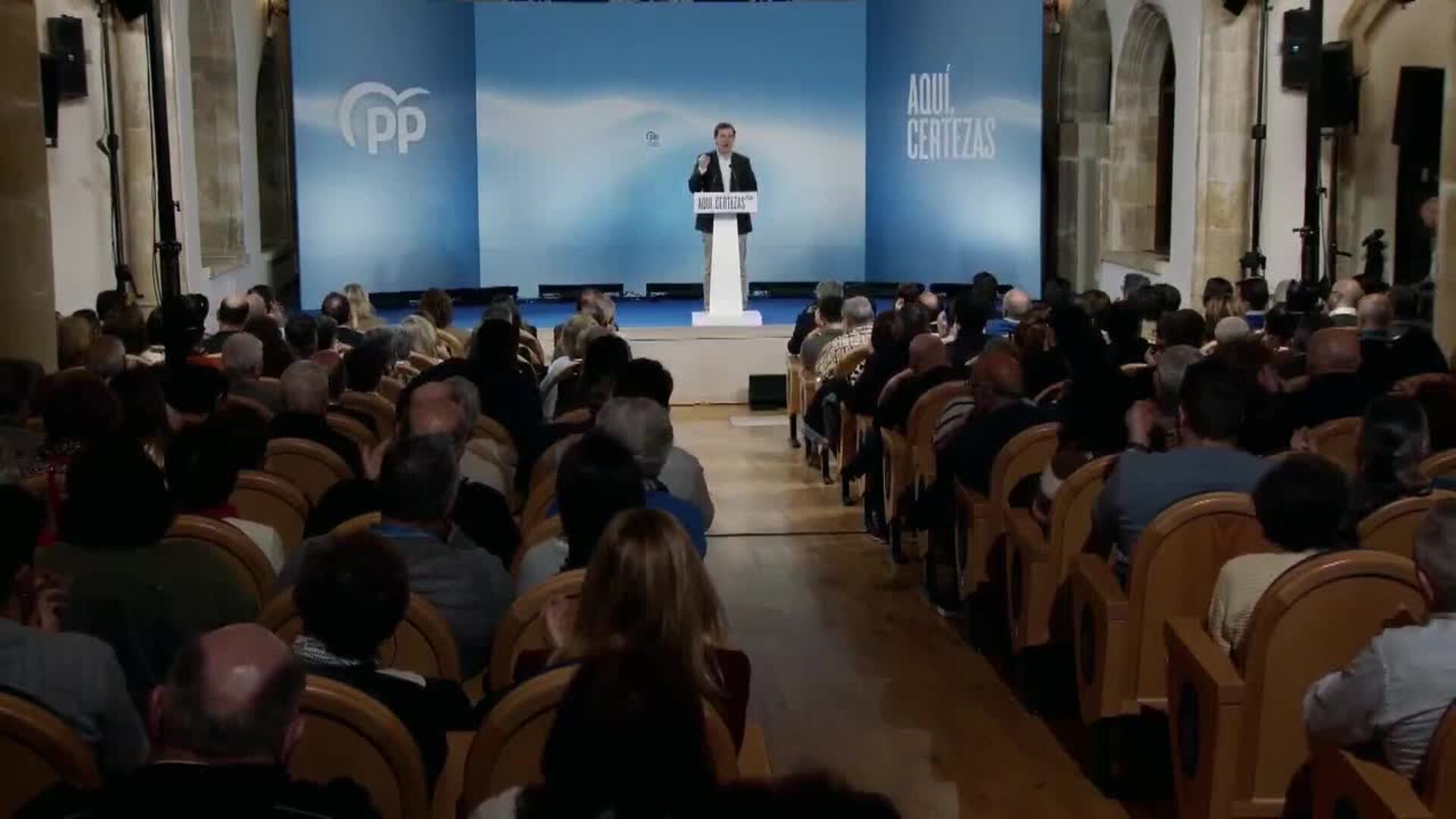 Mañueco rechaza pactar con el "sanchismo" y tacha a Carlos Martínez de "sanchista de segunda"