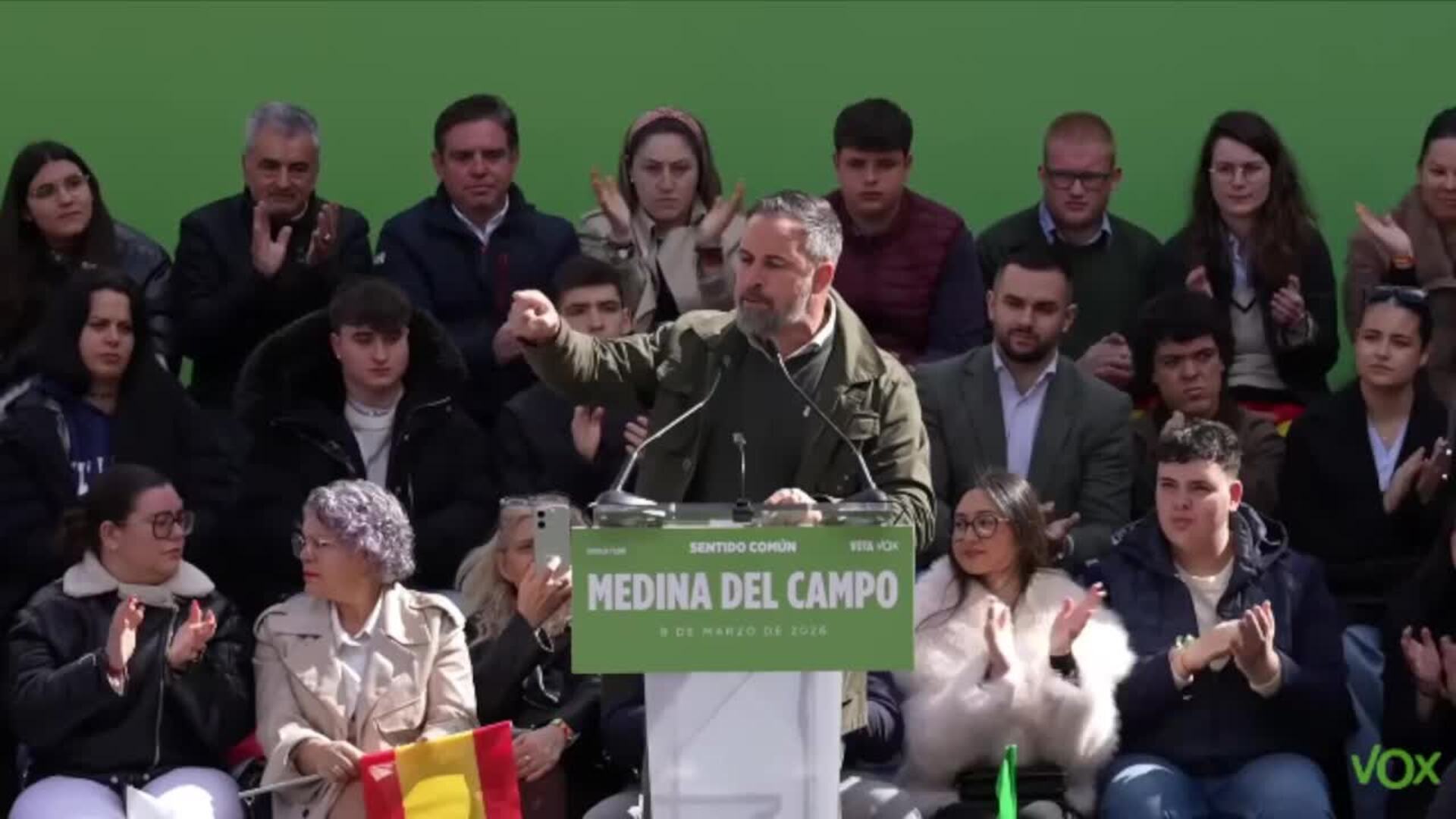 Abascal afea a Sánchez el uso de la bandera de España