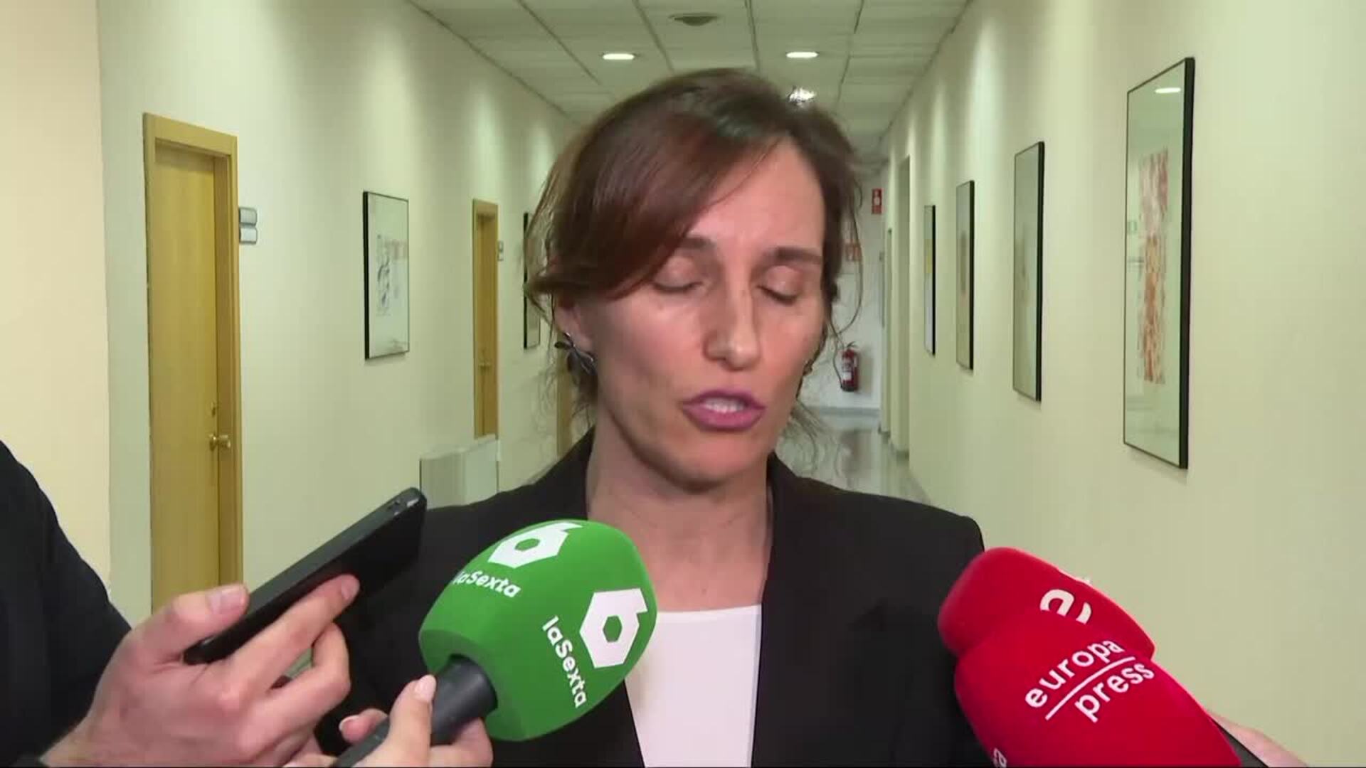 Mónica García pide diálogo a sindicatos médicos para evitar la huelga