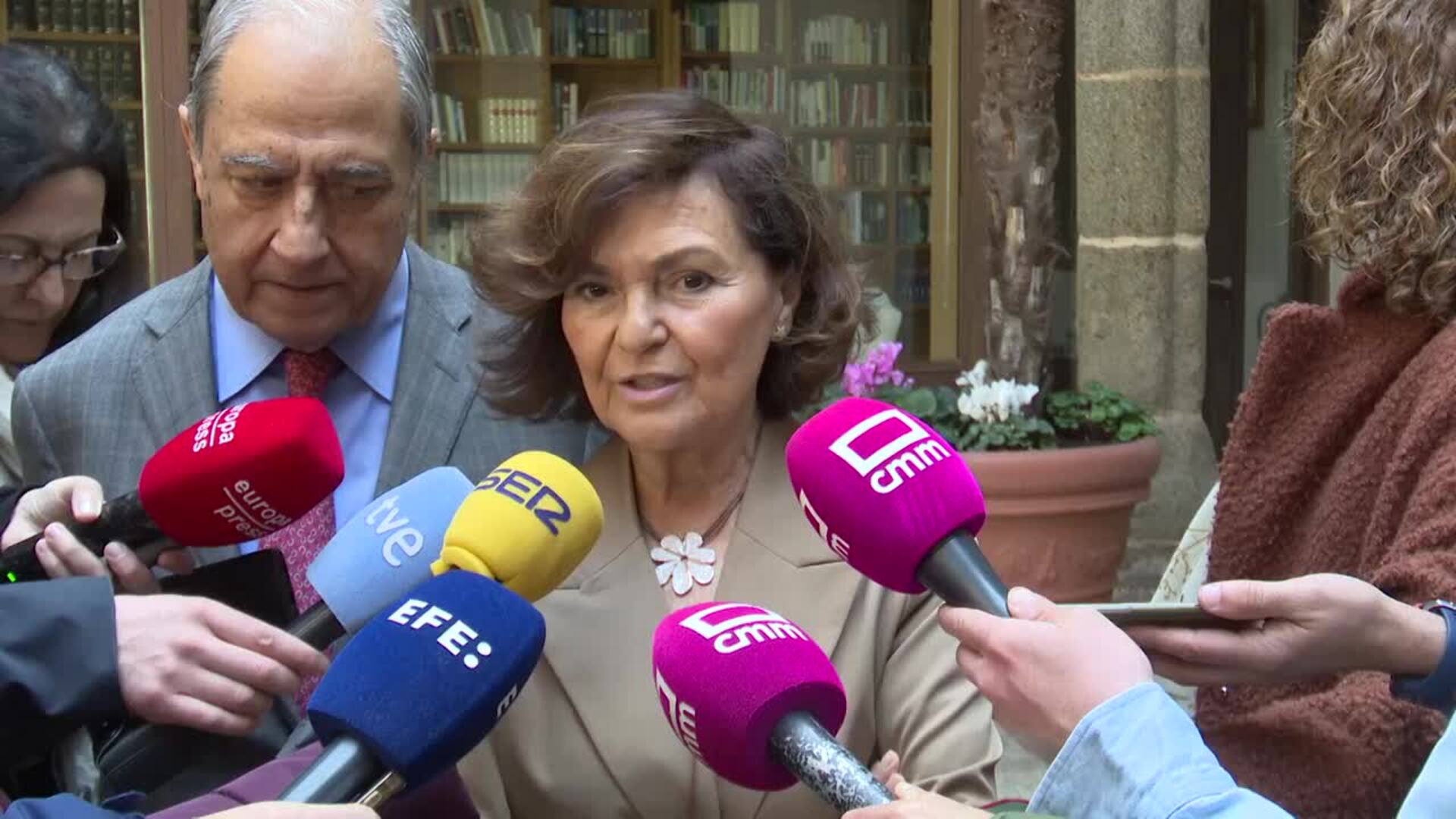 Carmen Calvo ve "muy bien" que Von der Leyen haya rectificado