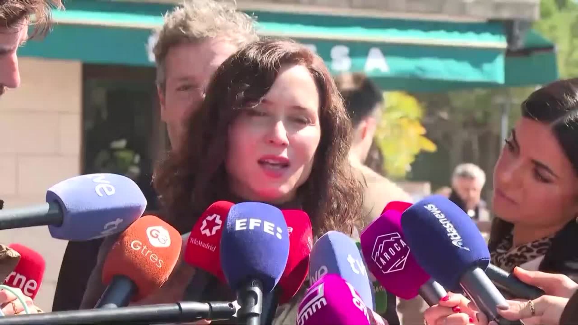 Multitud de personalidades acuden al tanatorio para dar su último adiós a Gemma Cuervo