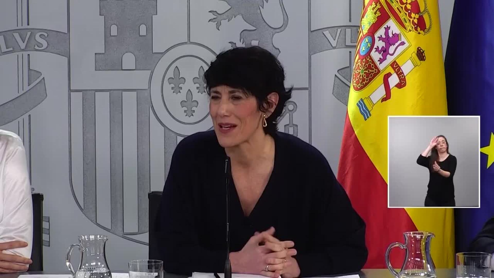 El Gobierno suscribe las palabras de Felipe VI y acusa a Feijóo de "negar la historia"